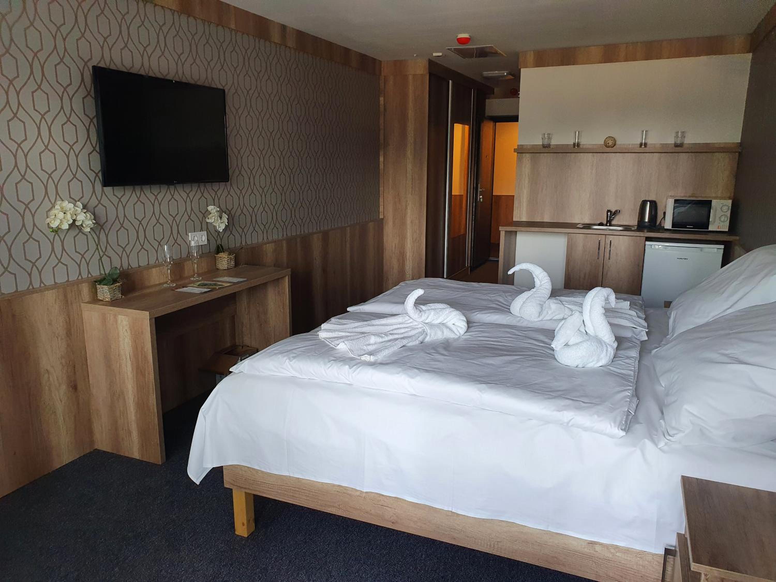 Standard Double or Twin Room with Balcony - Photo 2