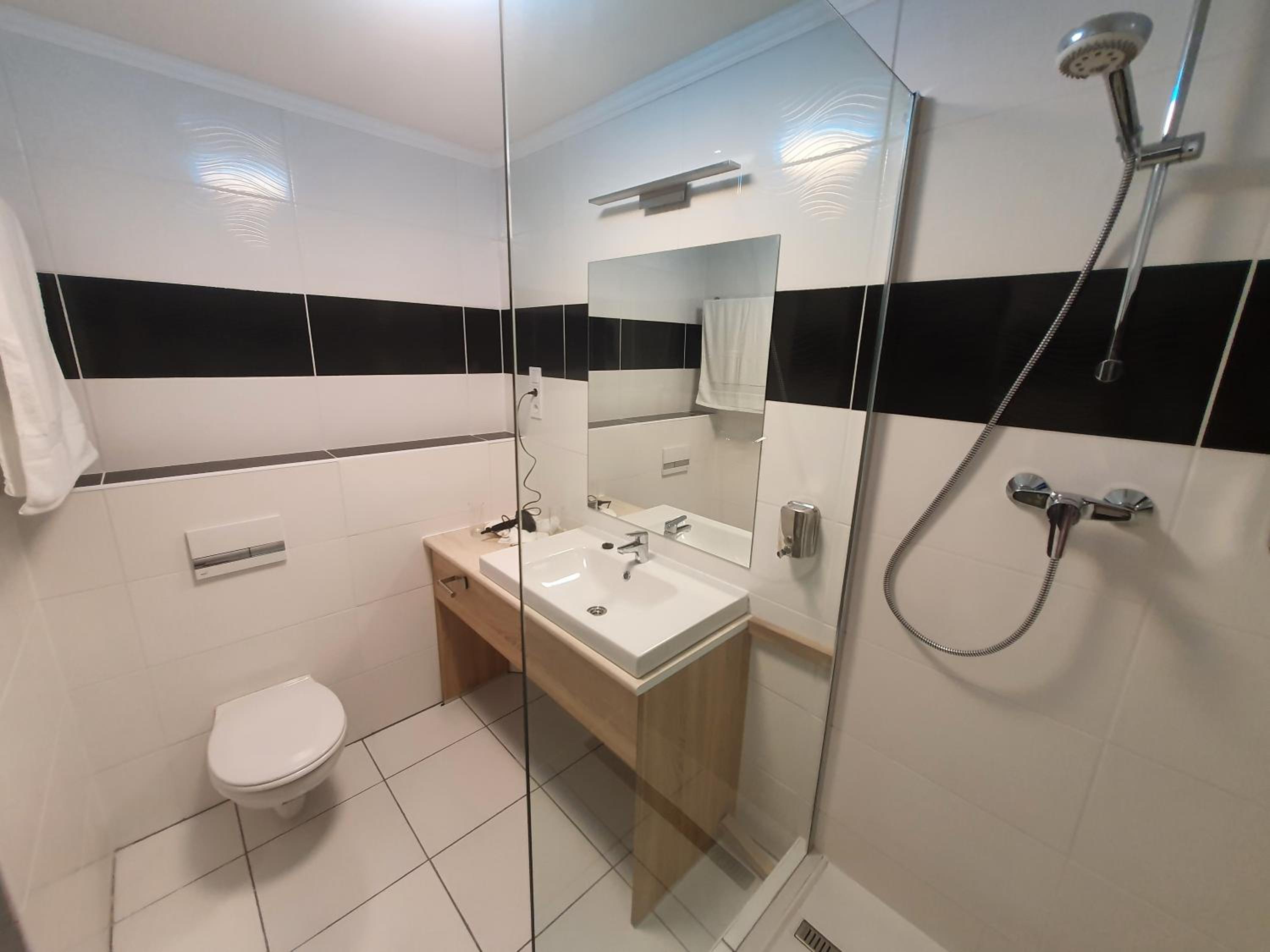 Standard Double or Twin Room with Balcony - Photo 1