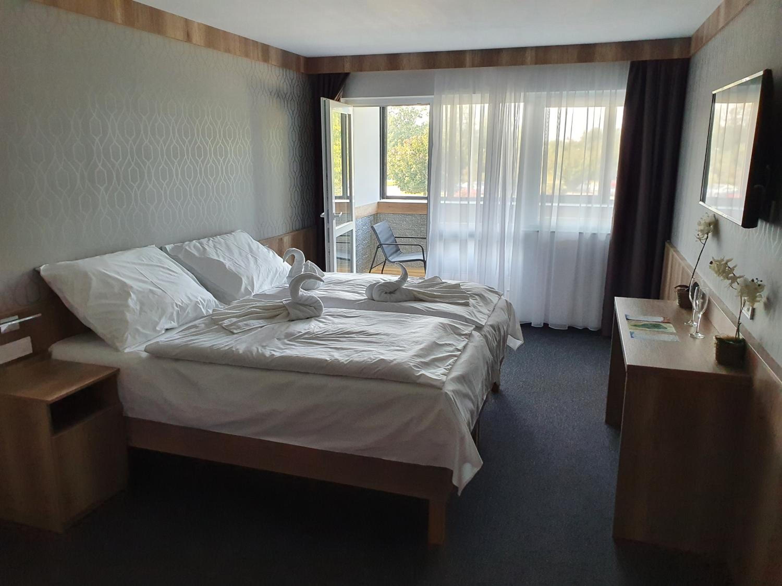 Standard Double or Twin Room with Balcony - Photo 5