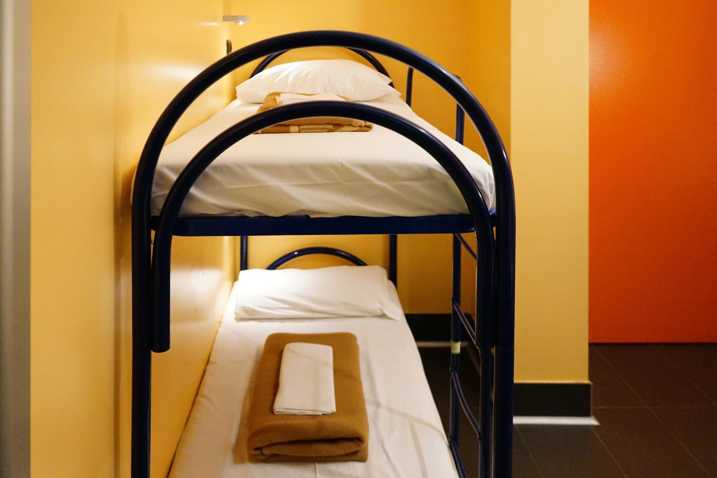 Bed in 6-Bed Female Dormitory Room with Private Bathroom photo 3