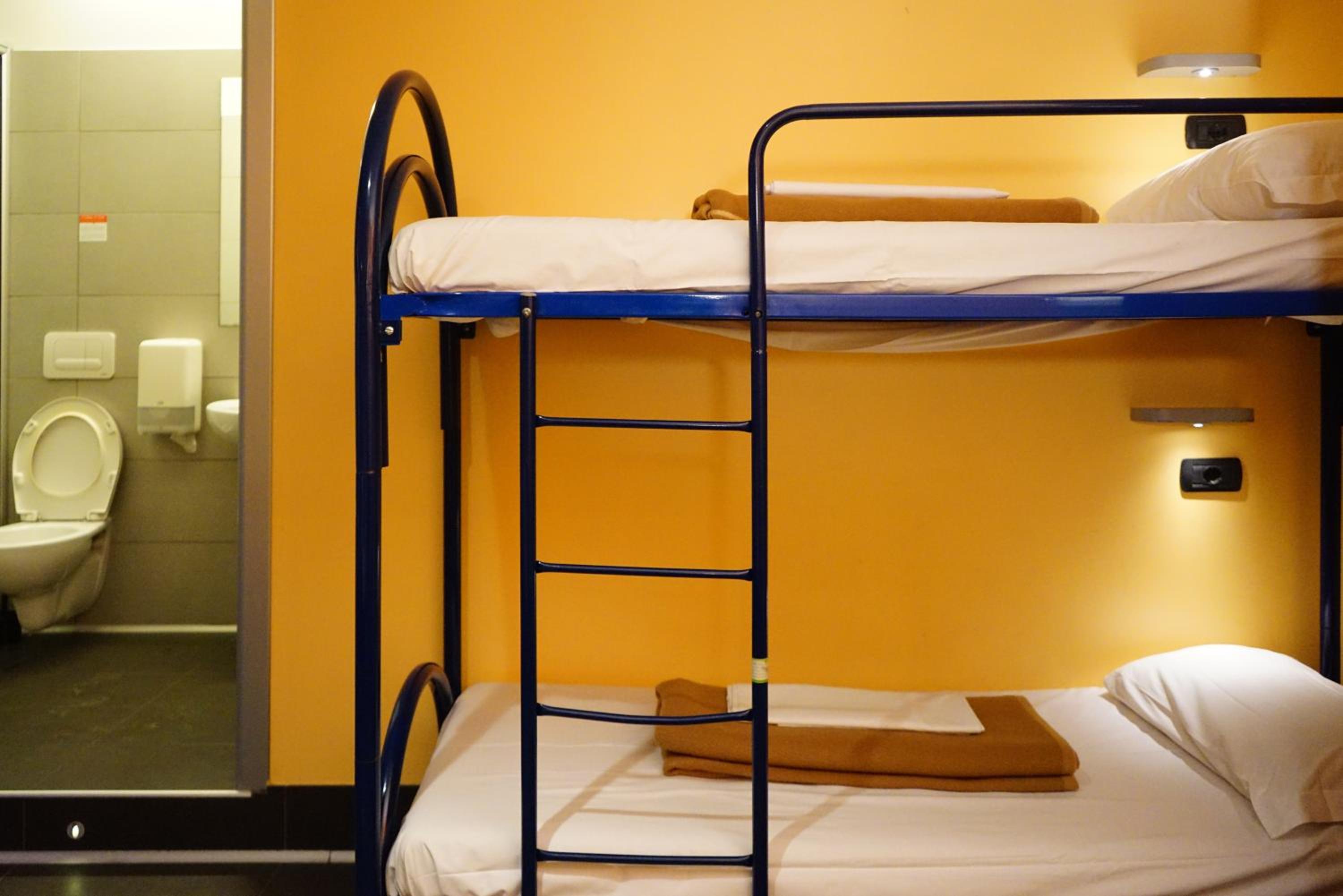 Bed in 6-Bed Male Dormitory Room with Private Bathroom photo 1
