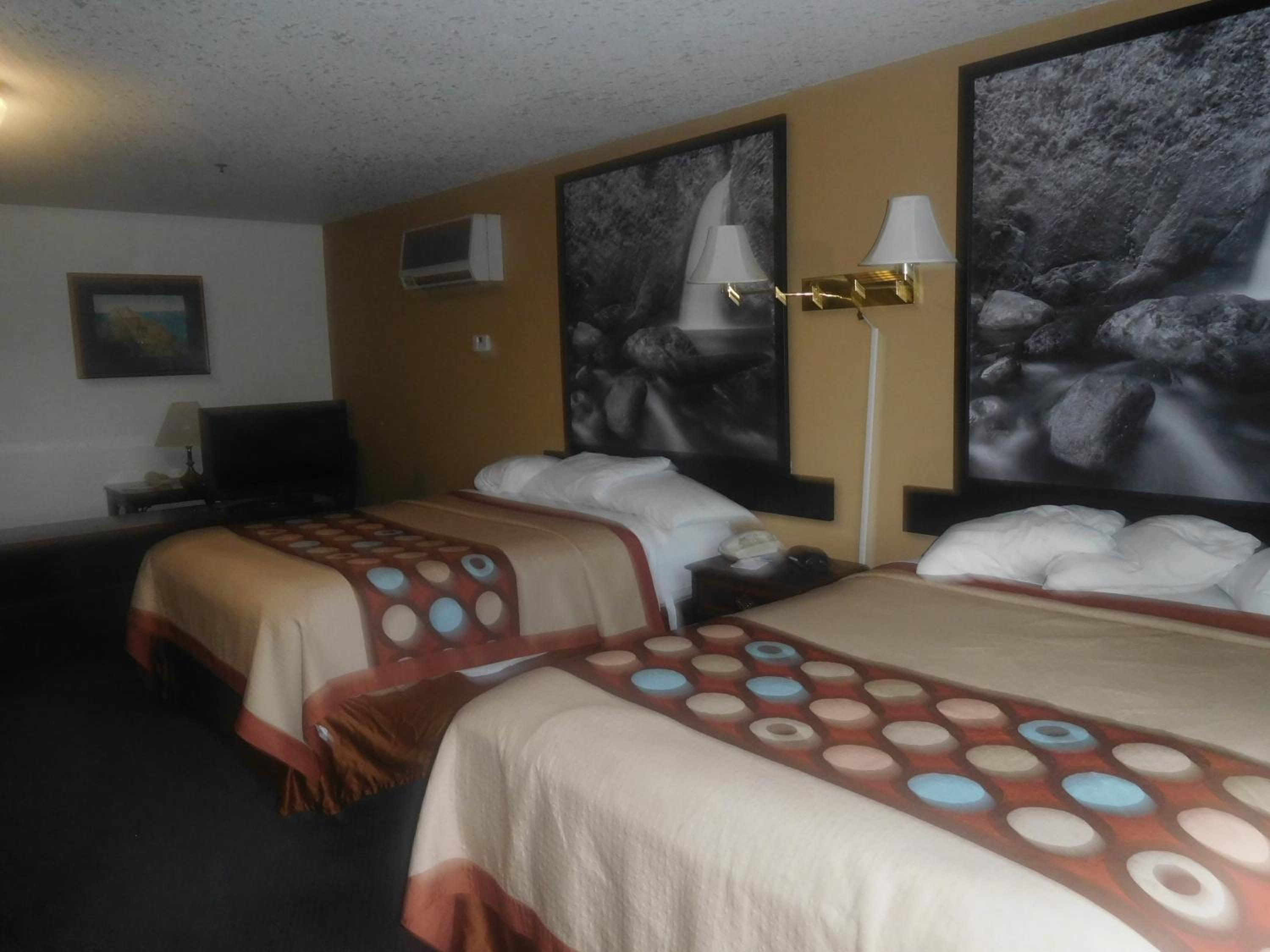 Deluxe King Suite - Non-Smoking - Photo 1