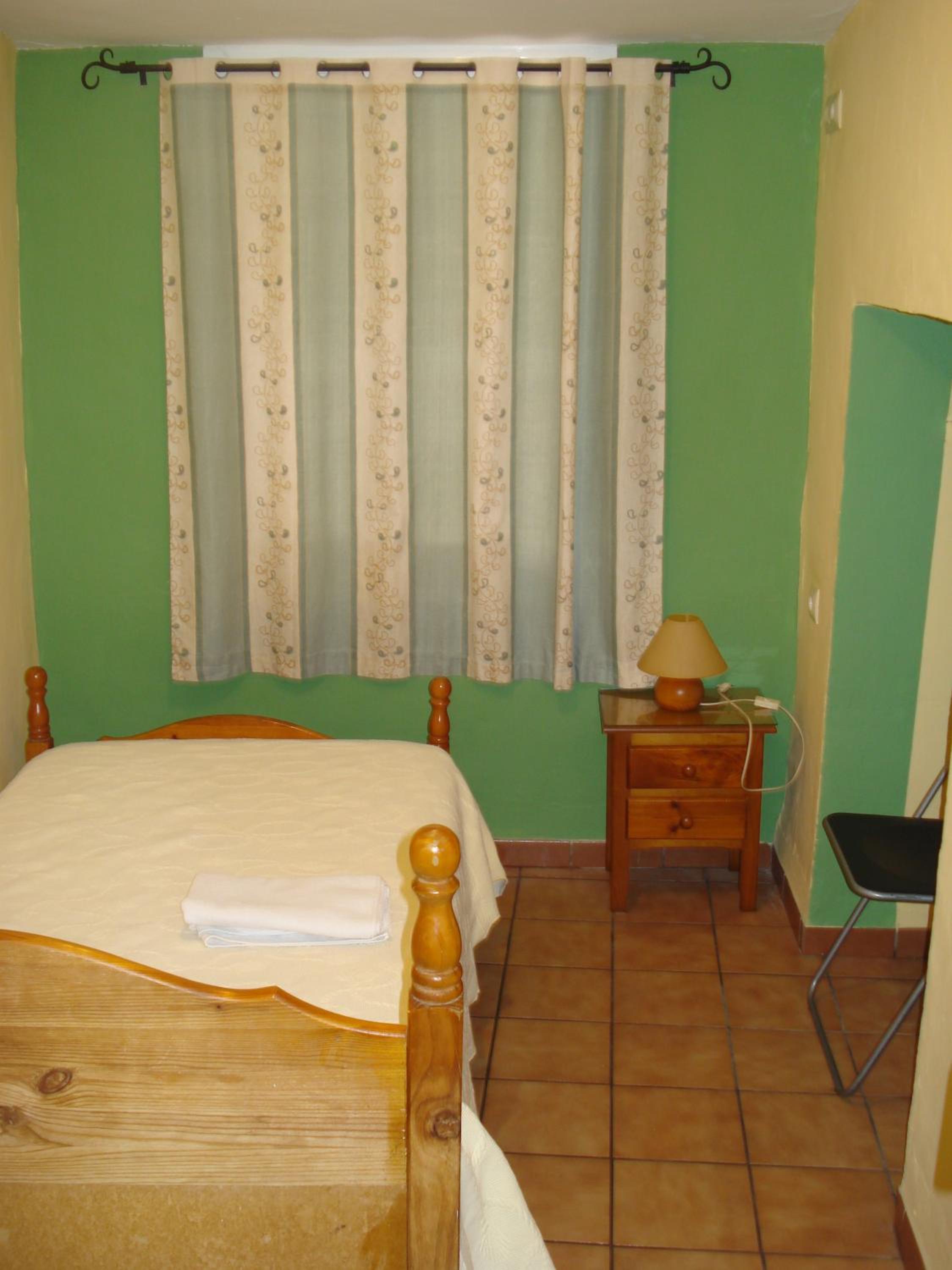 Habitación individual con baño compartido