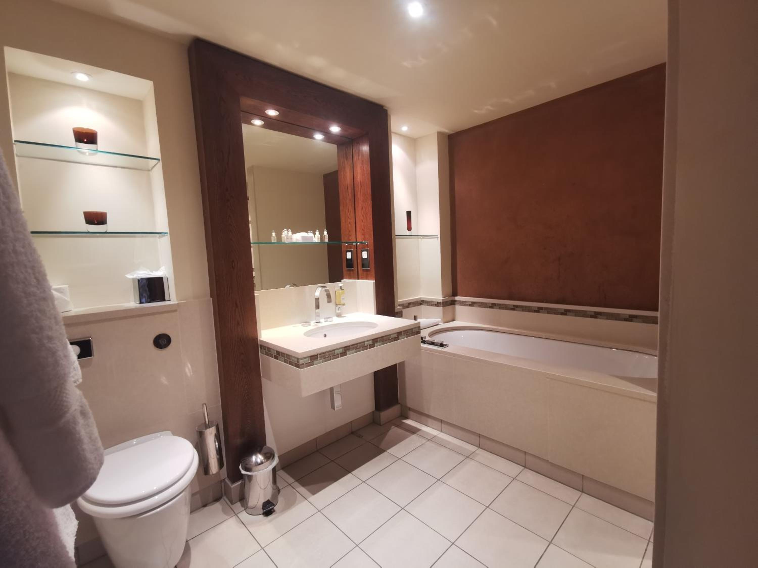 Roseate Classic Room - Photo 4