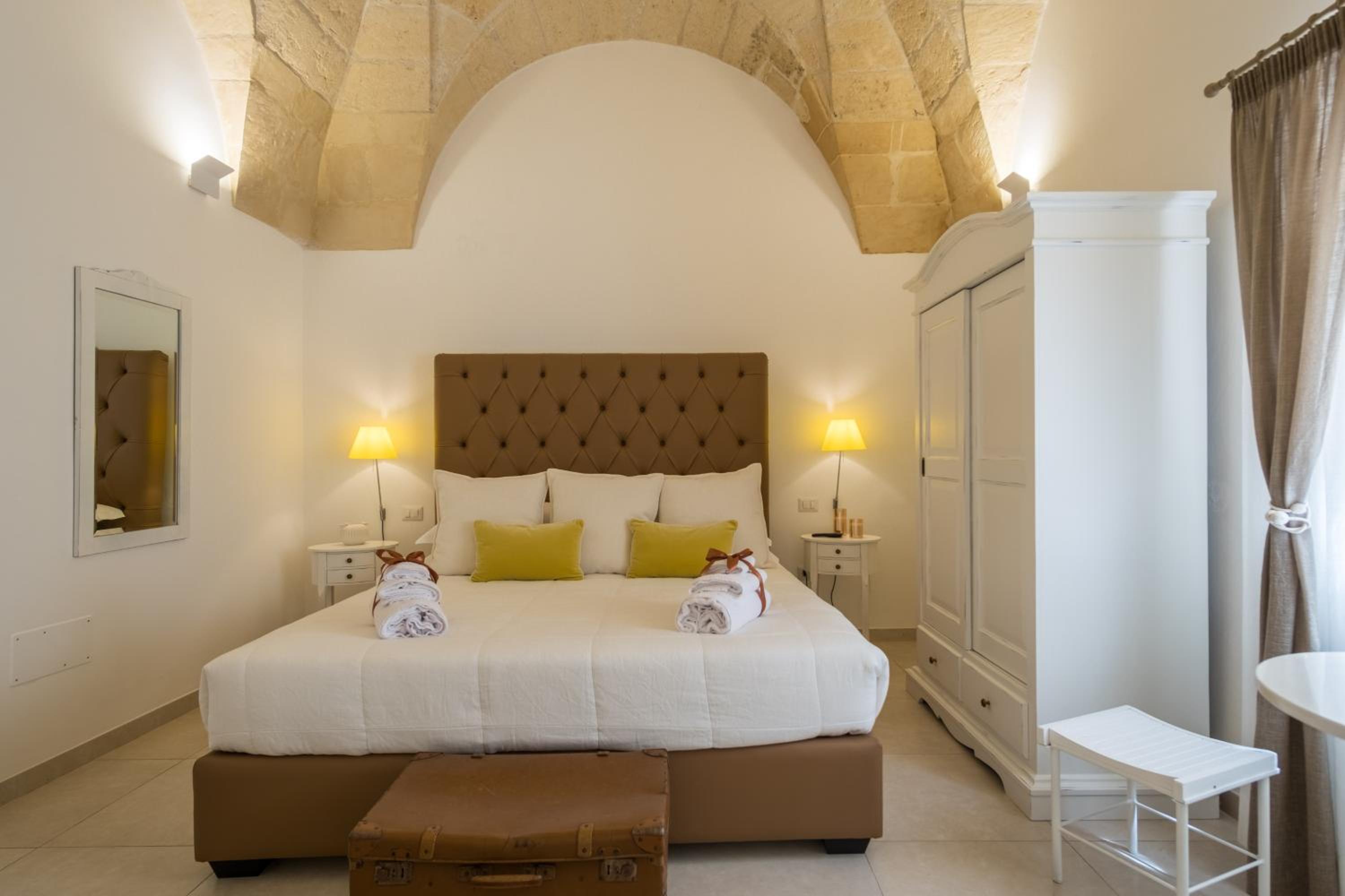 Deluxe Suite with Spa Bath