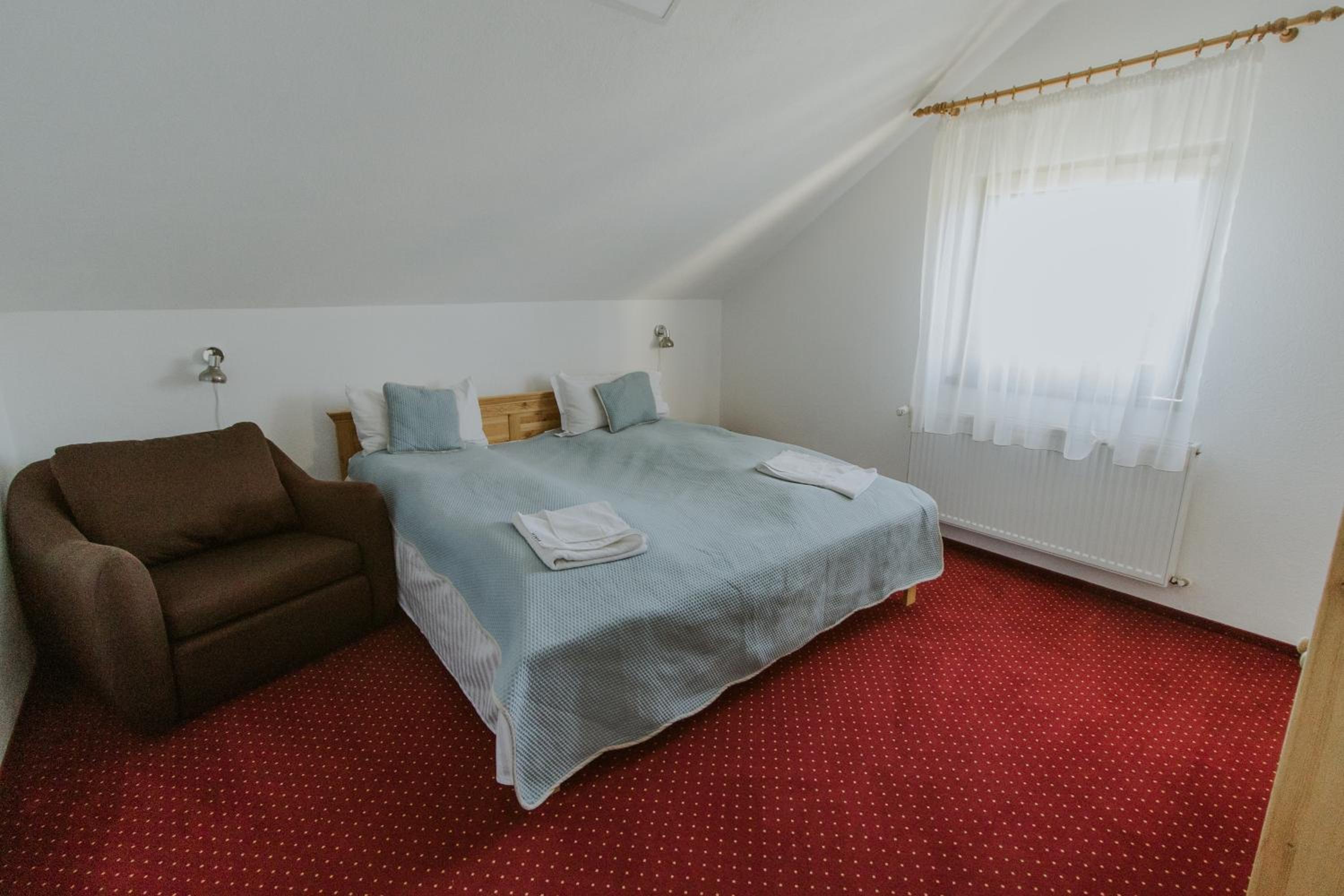 Double Room - Photo 15