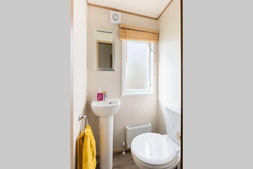Three-Bedroom House photo 3