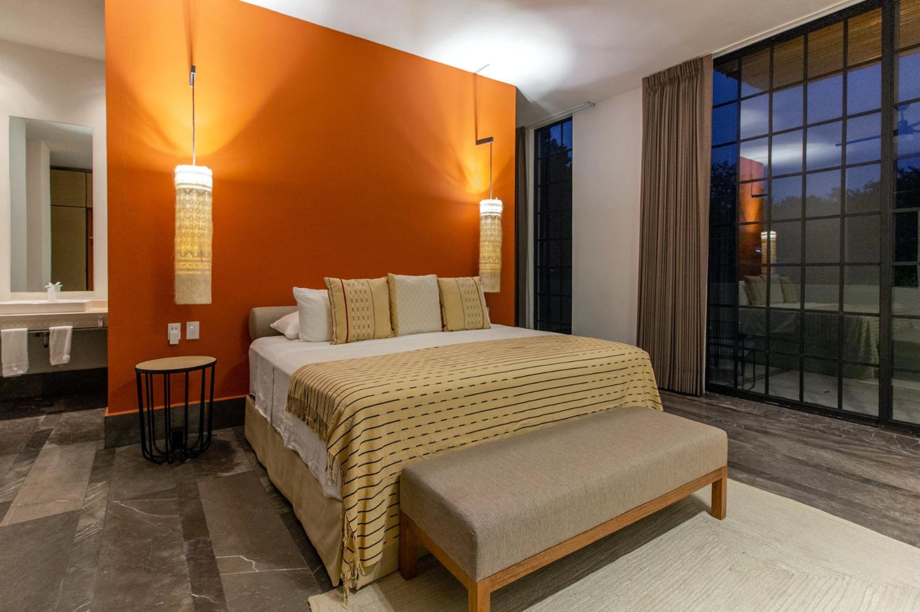 King Suite - Photo 2