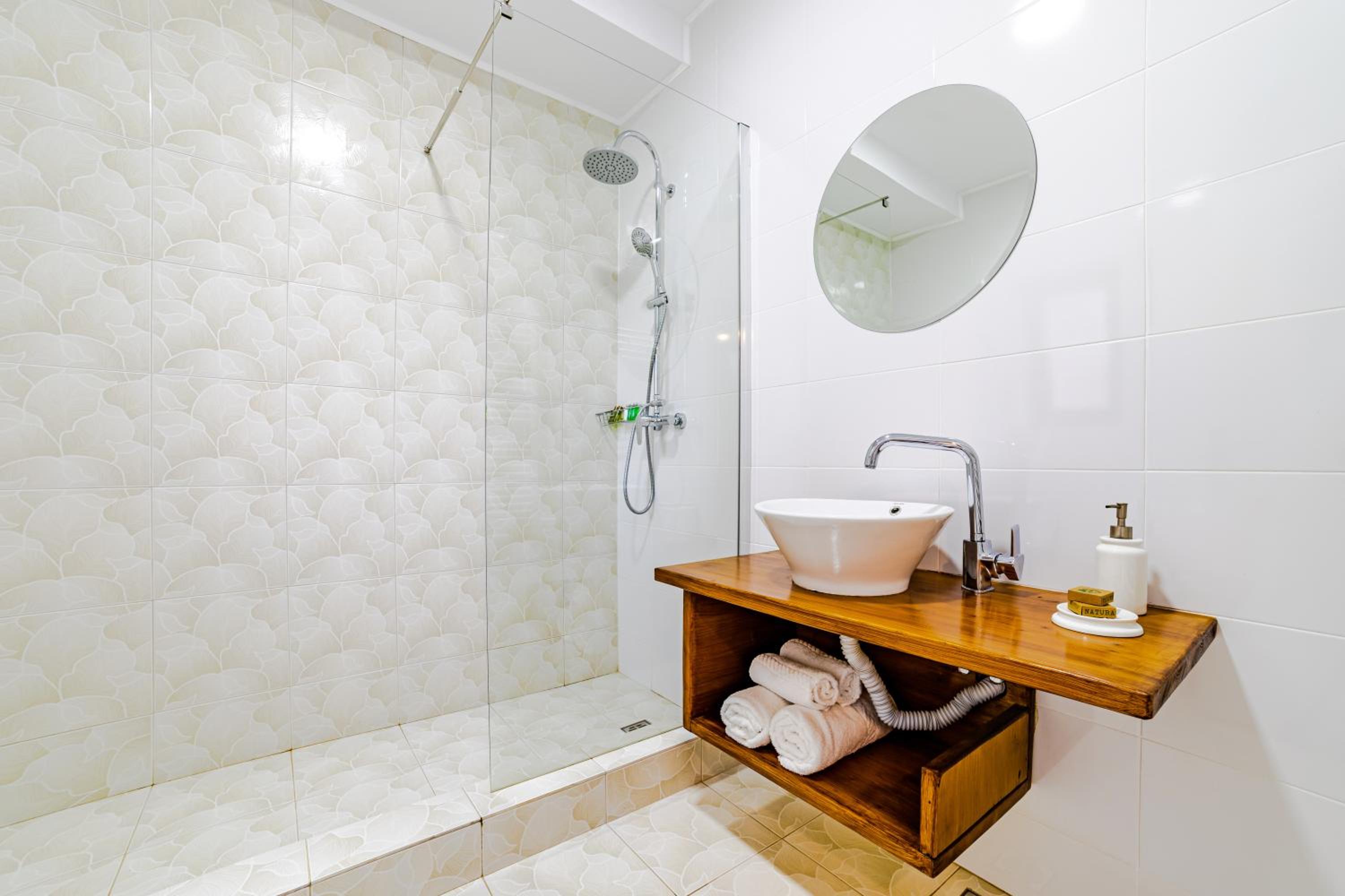 Studio Apartment - Photo 9