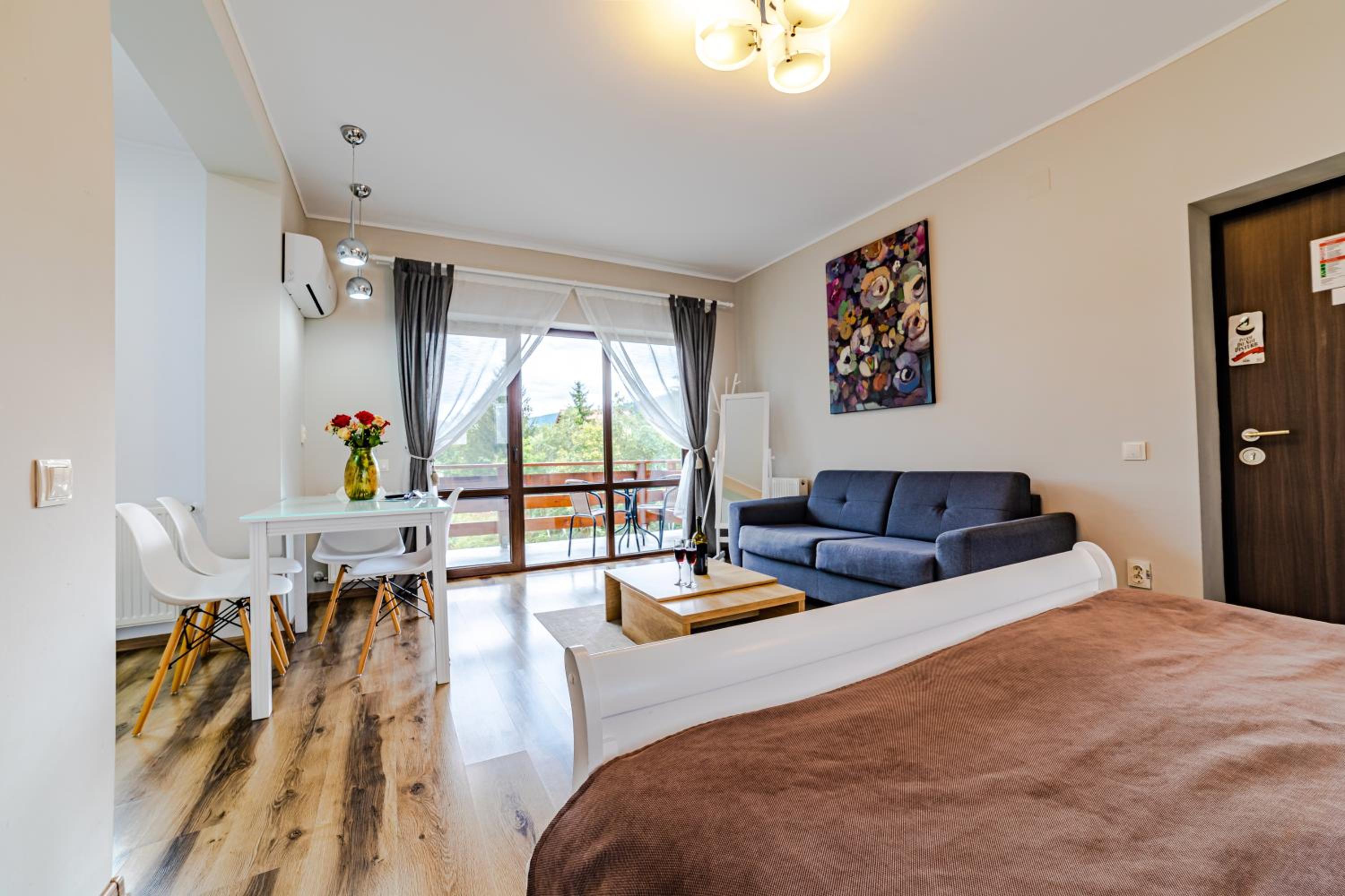 Studio Apartment - Photo 24