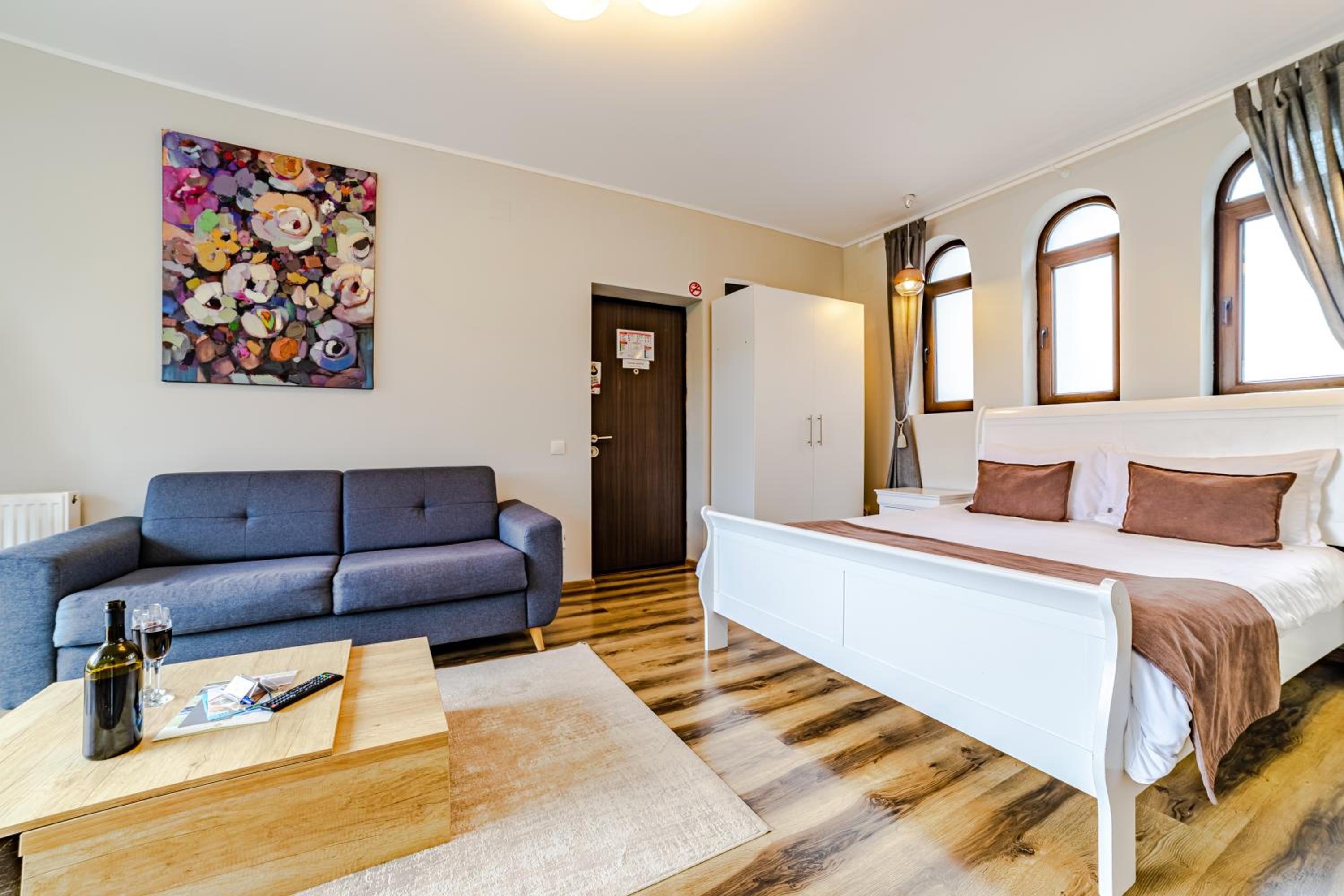 Studio Apartment - Photo 11