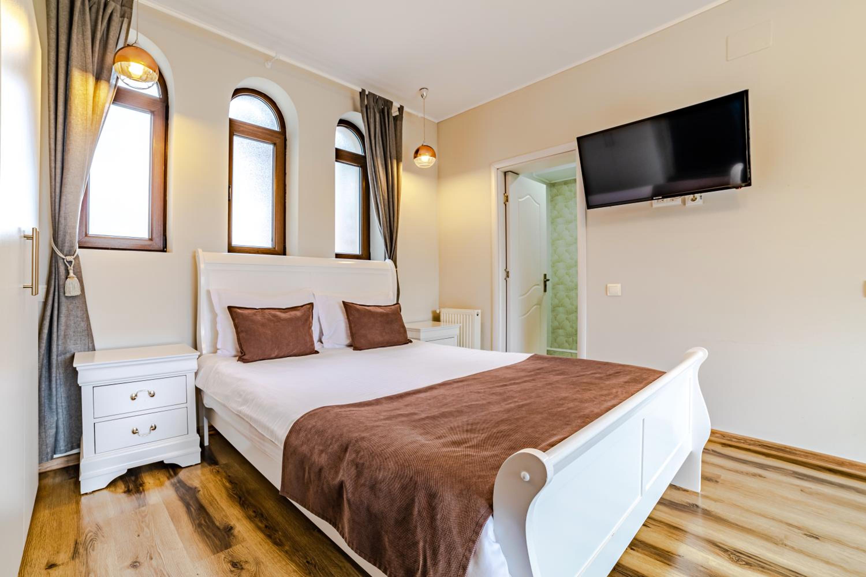 Studio Apartment - Photo 14
