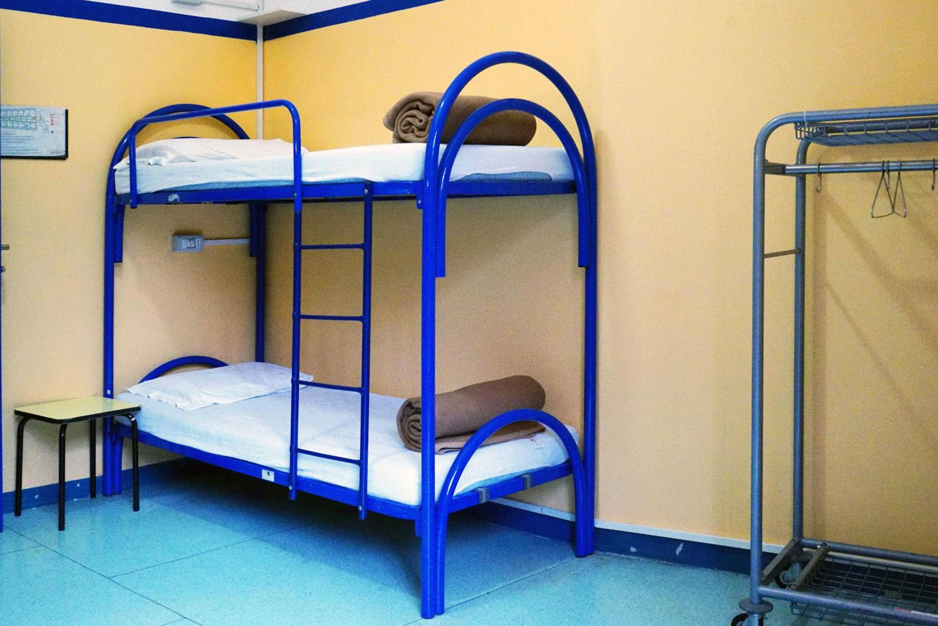 Bed in 6-Bed Male Dormitory Room photo 1