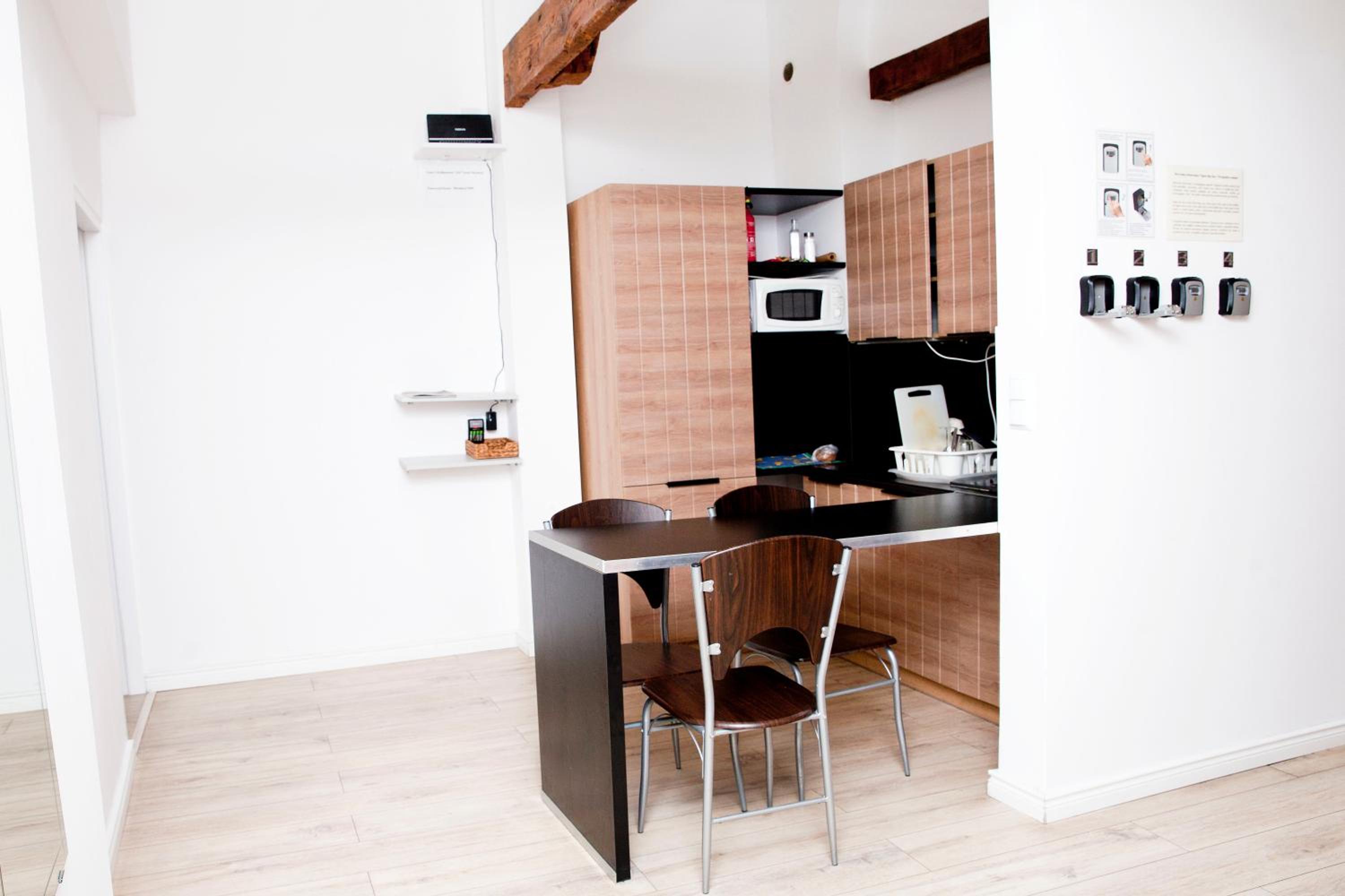 Budget Double Room - Photo 21