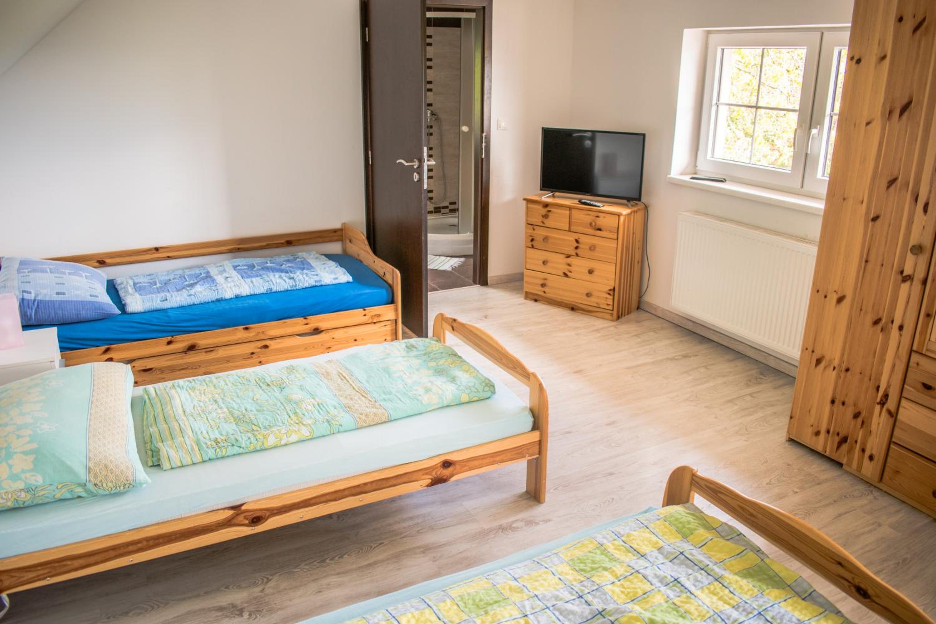 Quadruple Room with Private Bathroom photo 2