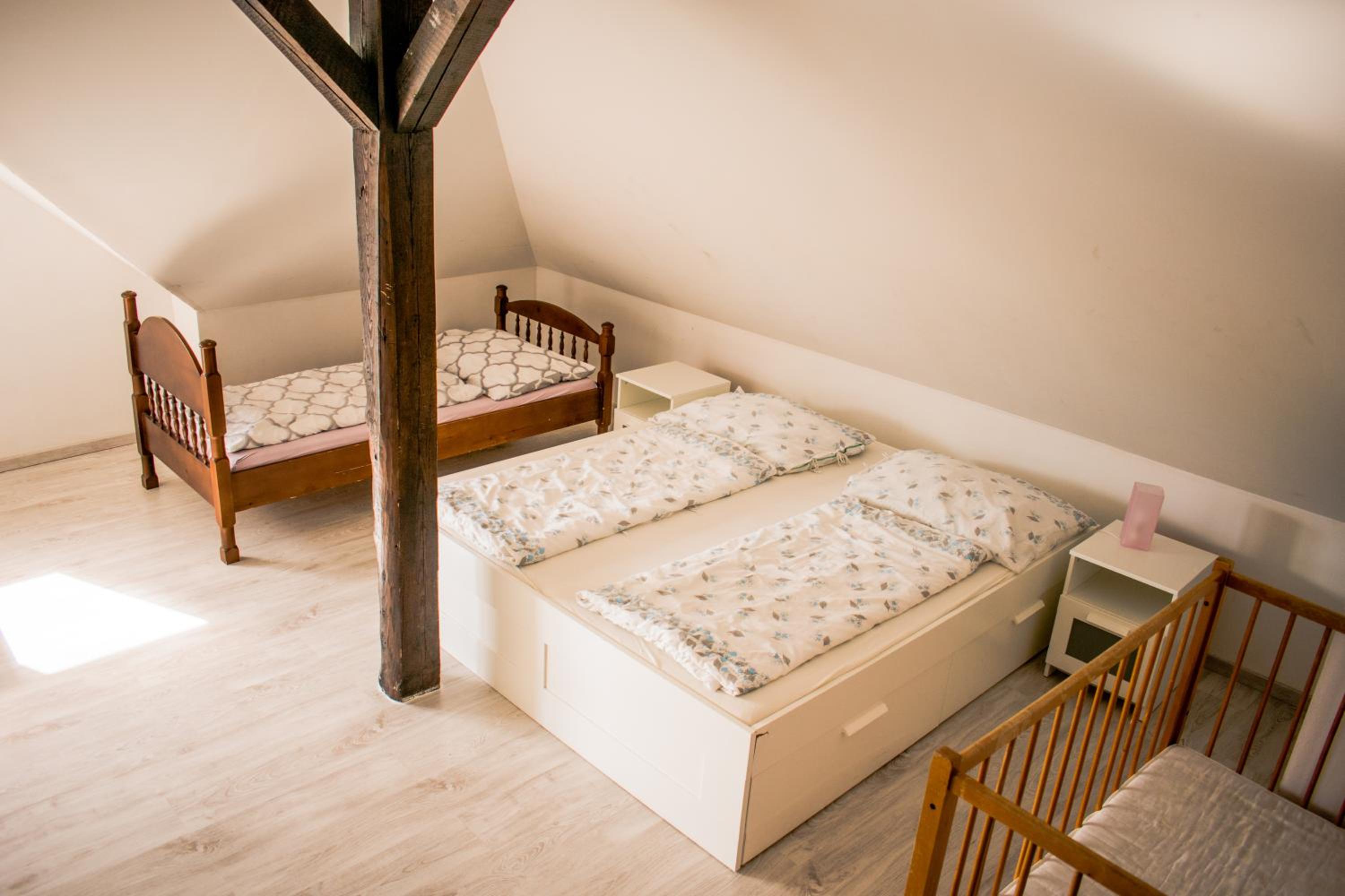 Quadruple Room with Private Bathroom - Photo 4