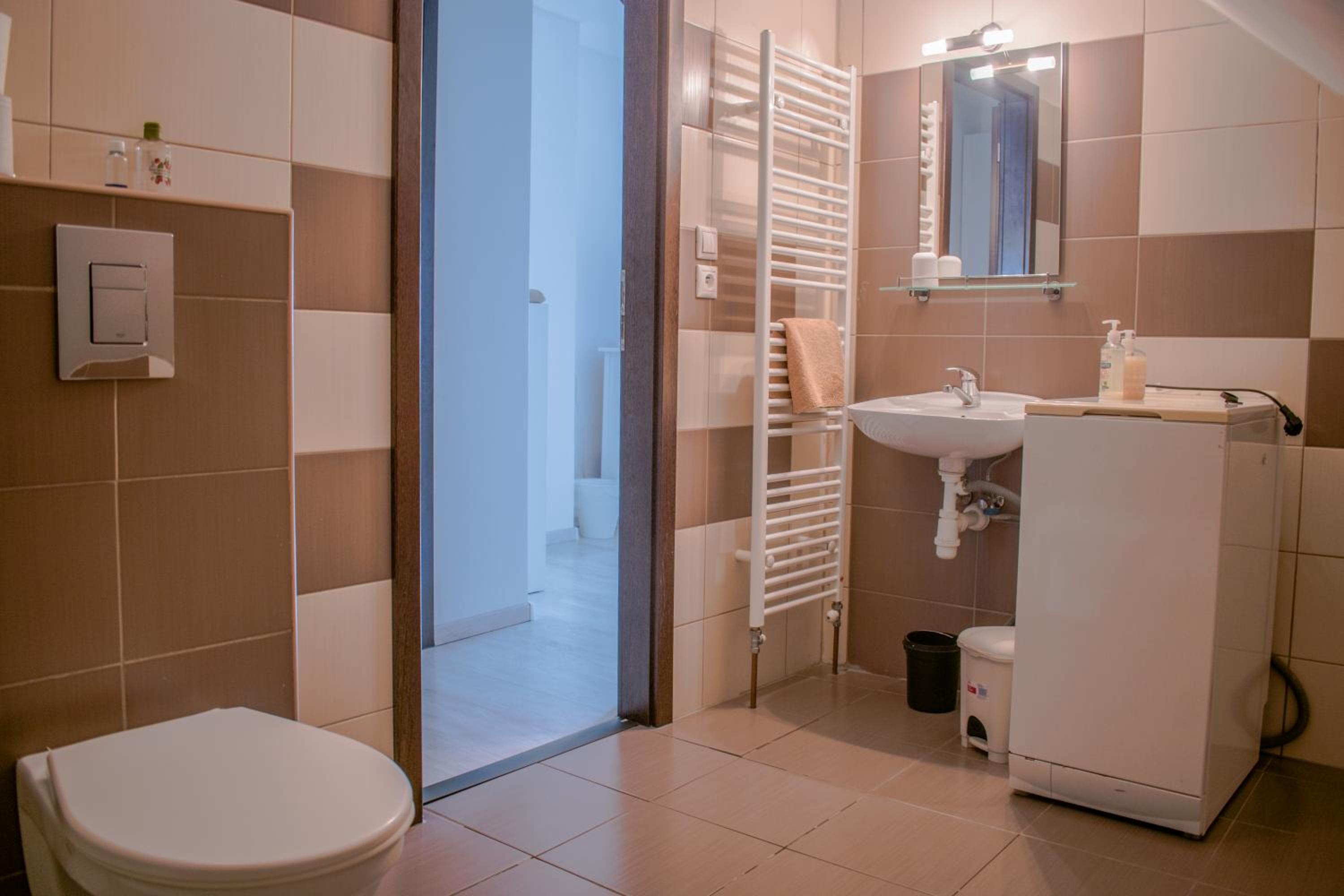 Quadruple Room with Private Bathroom - Photo 1