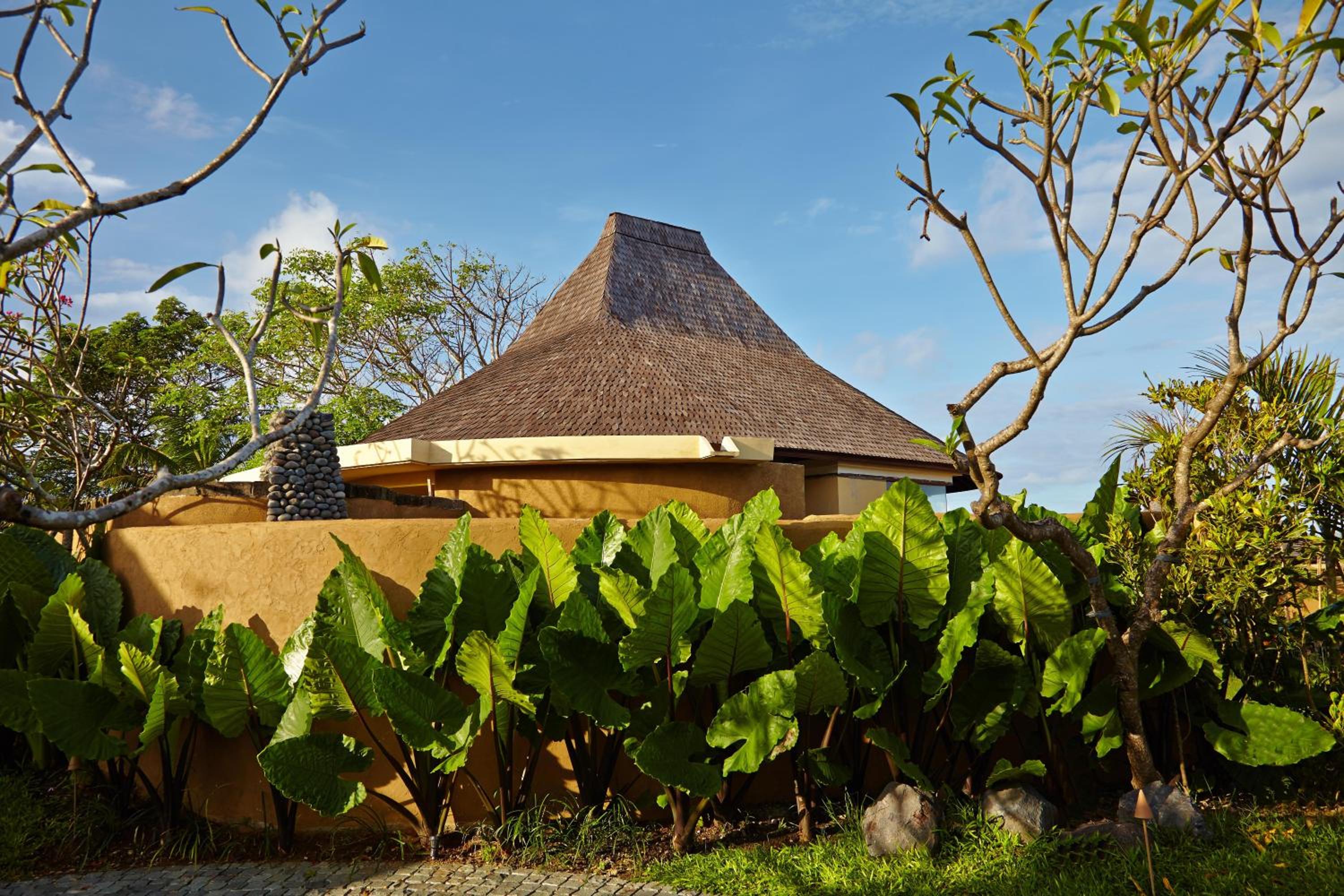 One-Bedroom Pool Villa with Garden View and Free Shuttle to Canggu - Photo 3