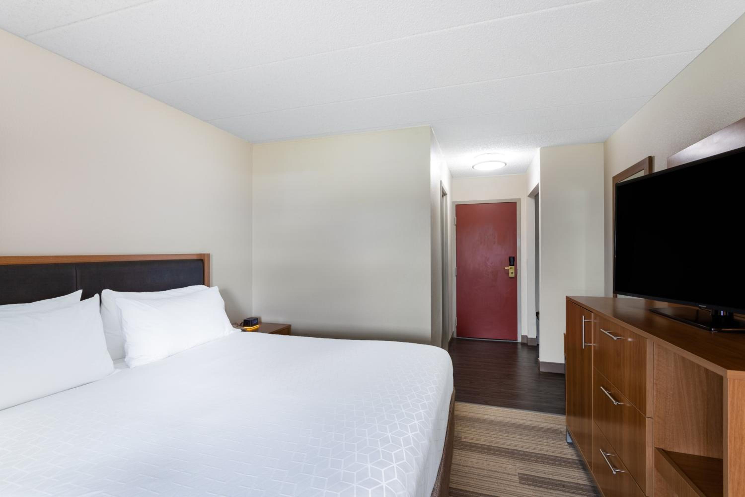 Standard King Room - Photo 3