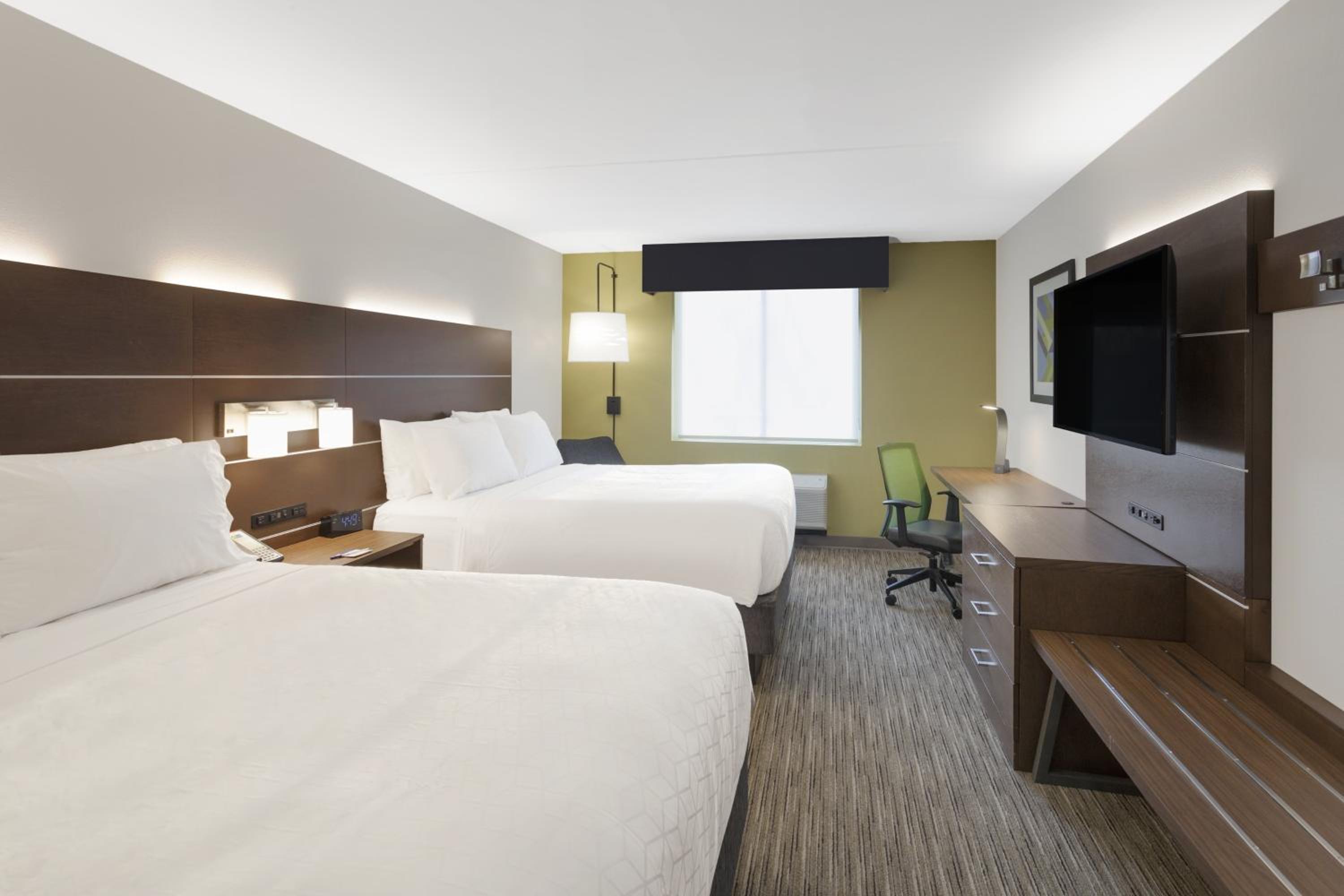 Standard Room with Two Queen Beds - Photo 1