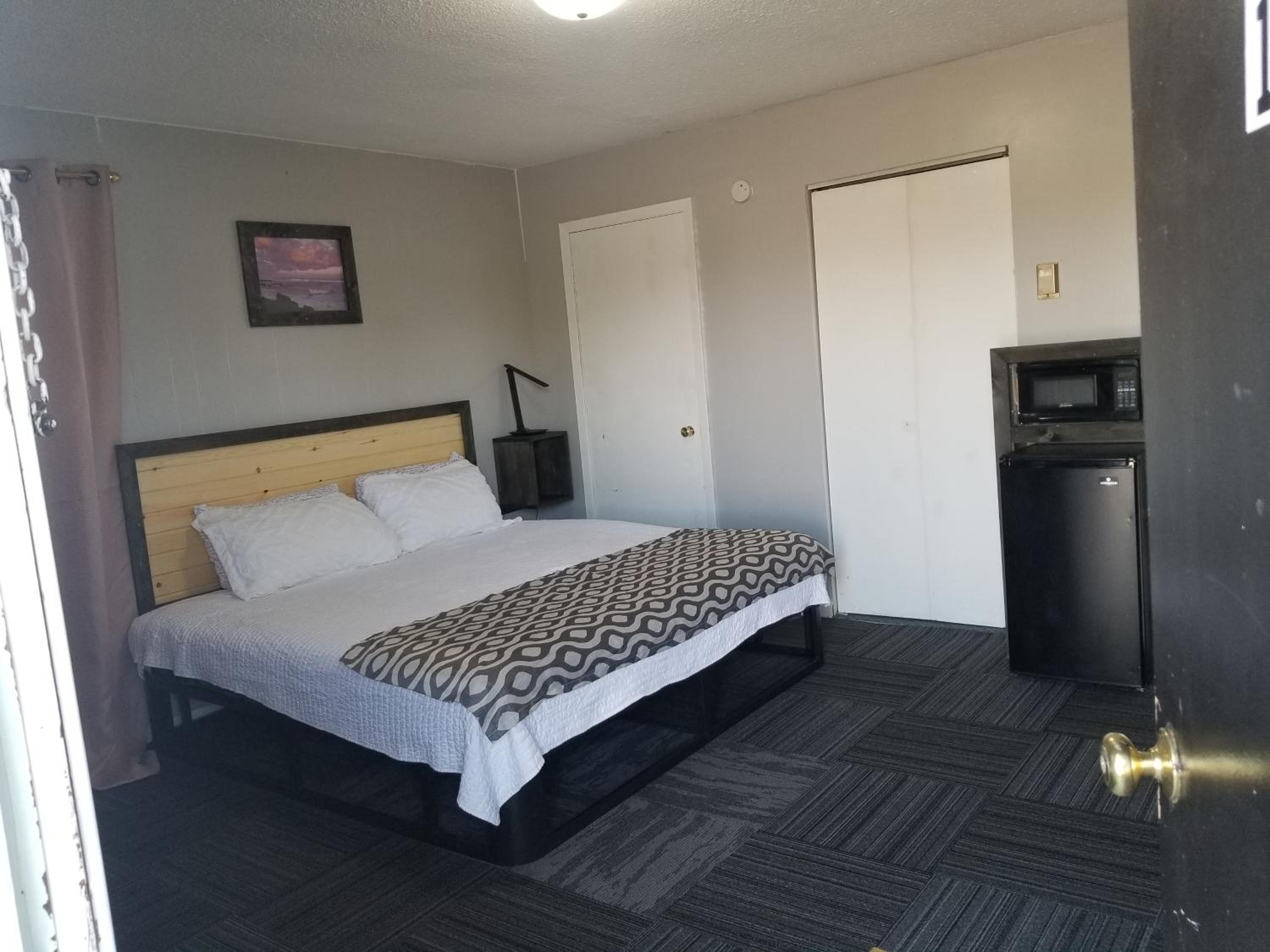 Deluxe King Suite photo 1