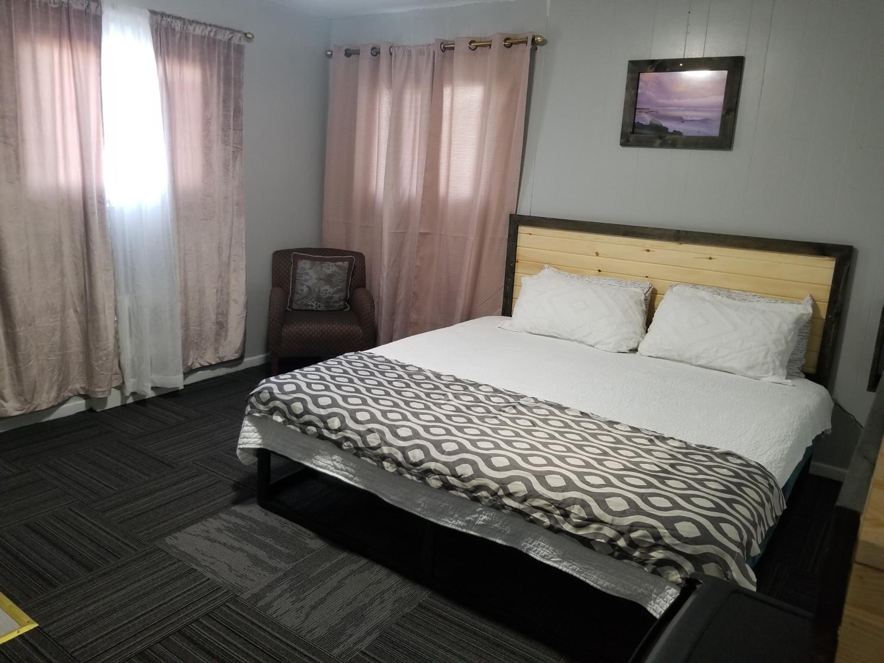 Deluxe King Suite photo 2