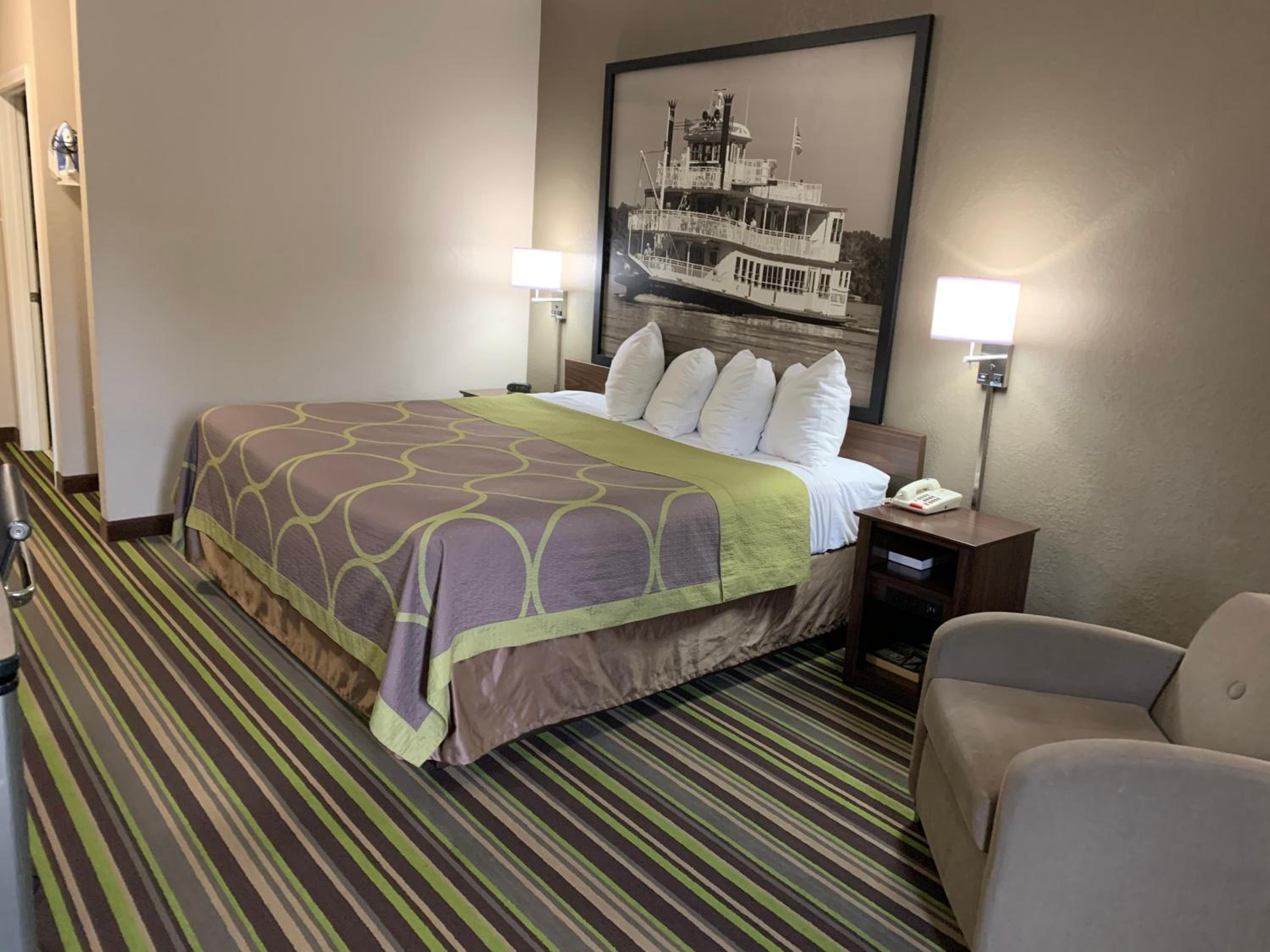 King Room - Non-Smoking - Photo 2