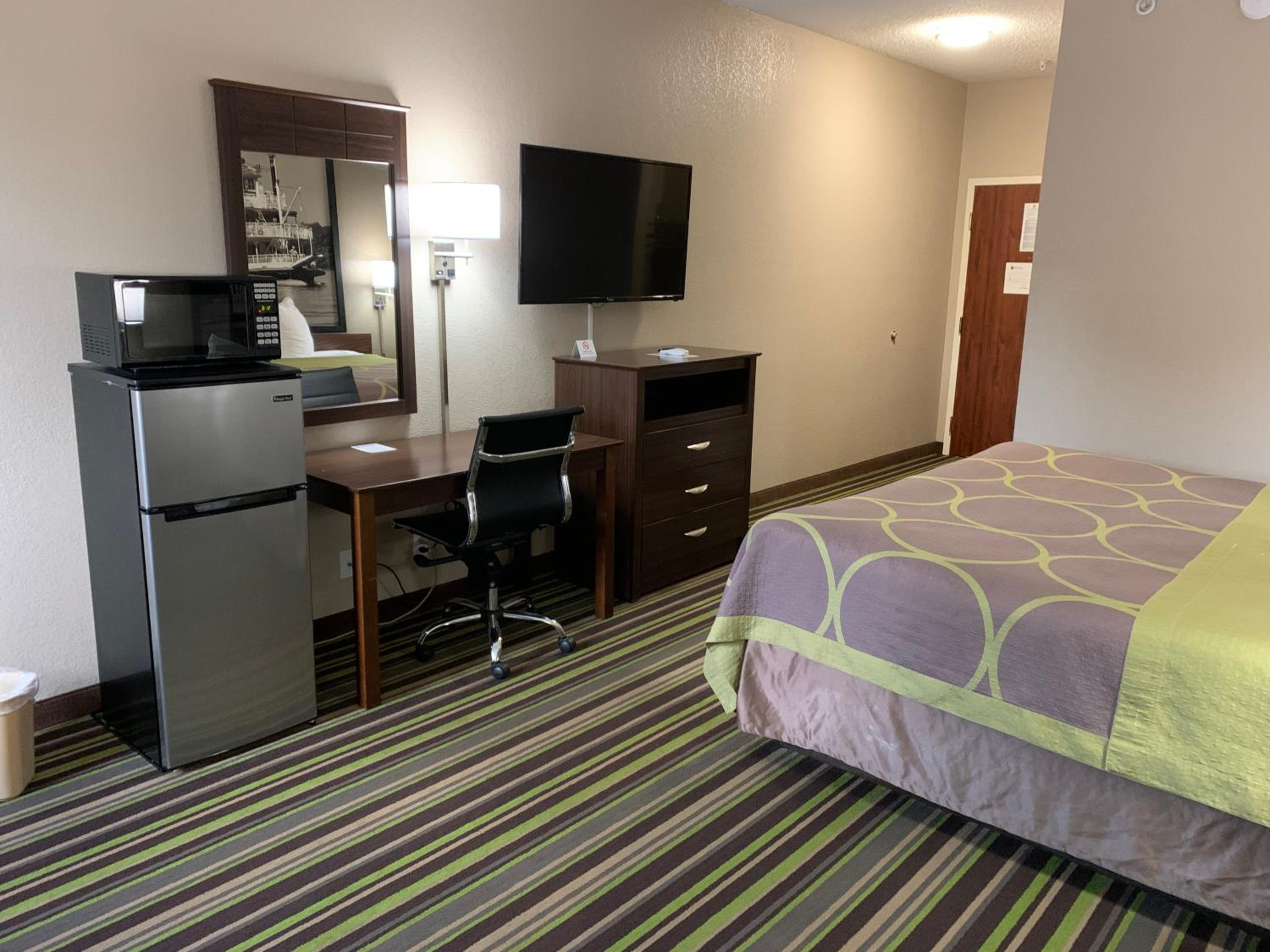 King Room - Non-Smoking - Photo 3