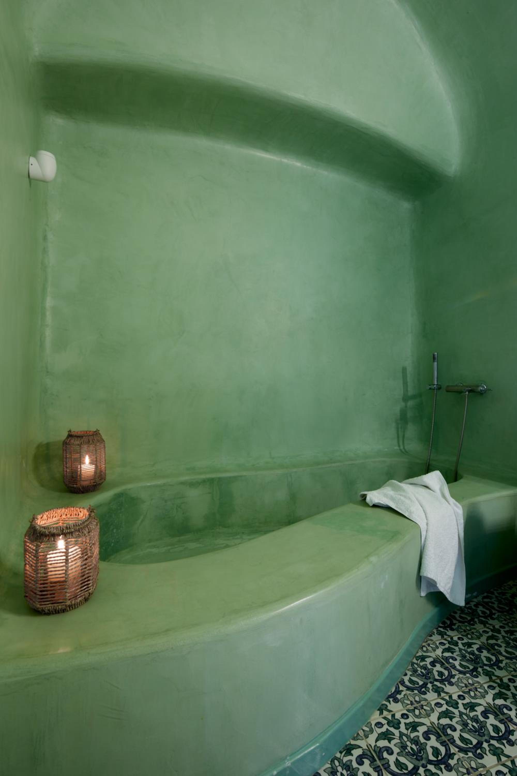Emerald Suite With Outdoor Hot Tub - Photo 11