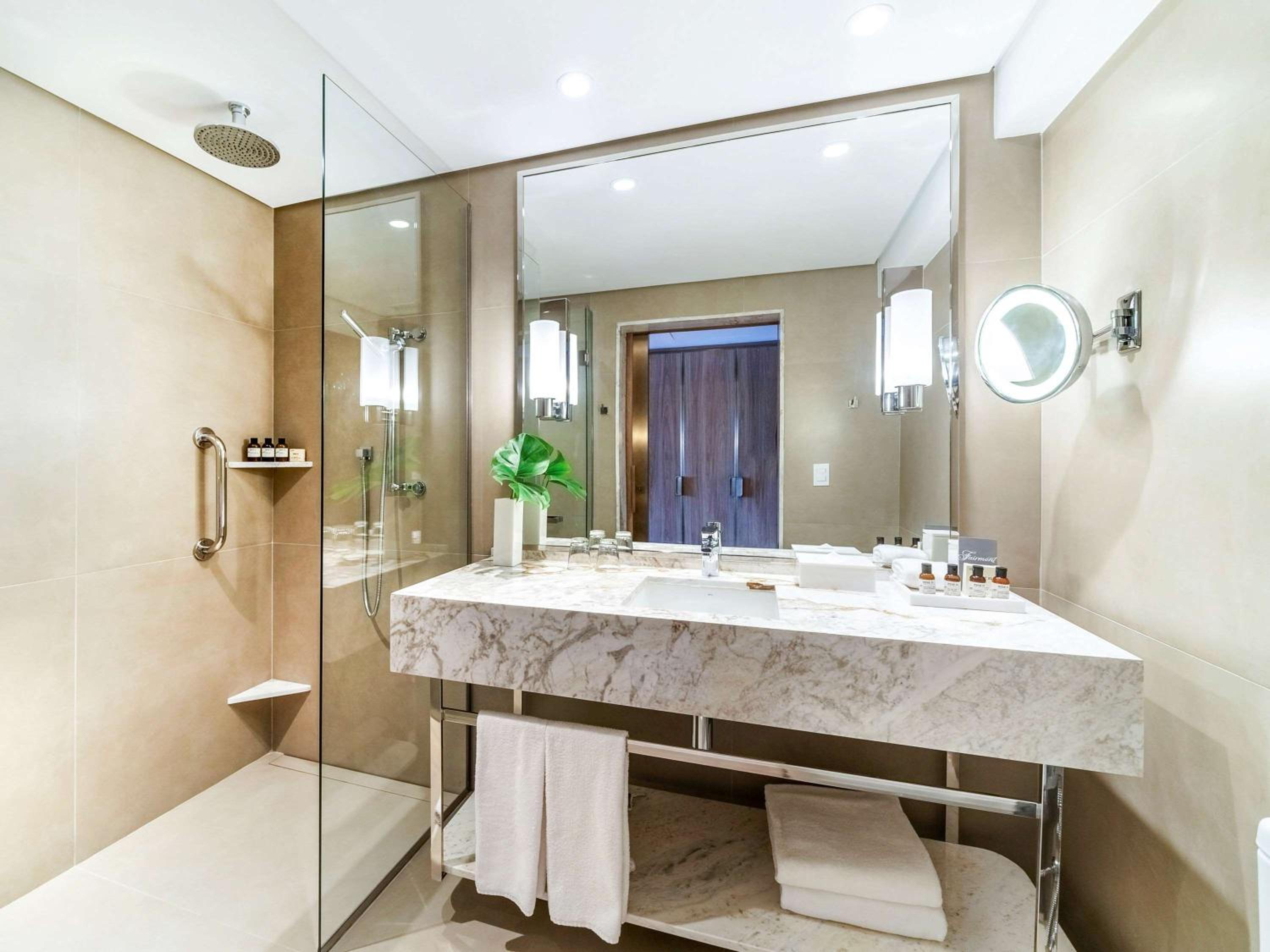 Fairmont Gold Twin Room with City View