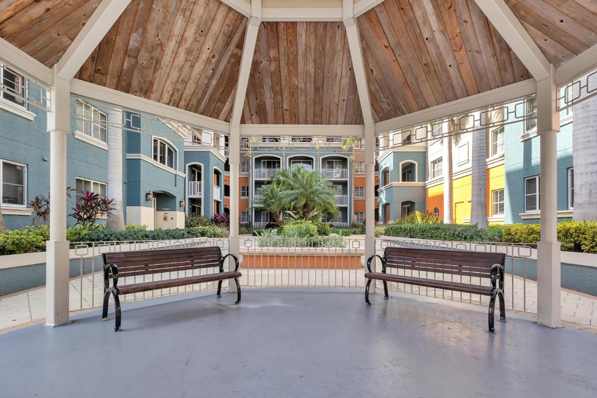 Two-Bedroom Deluxe Apartment with Balcony photo 3
