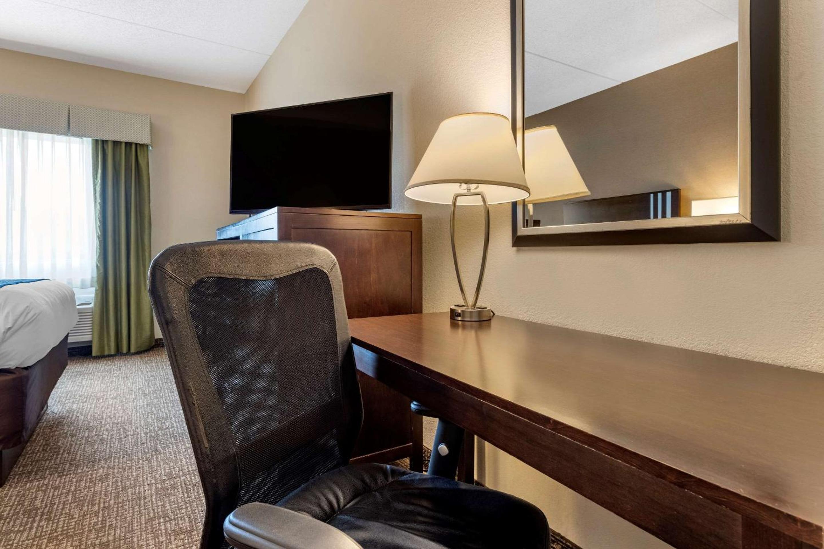 Double Room with Two Double Beds - Non-Smoking - Photo 3
