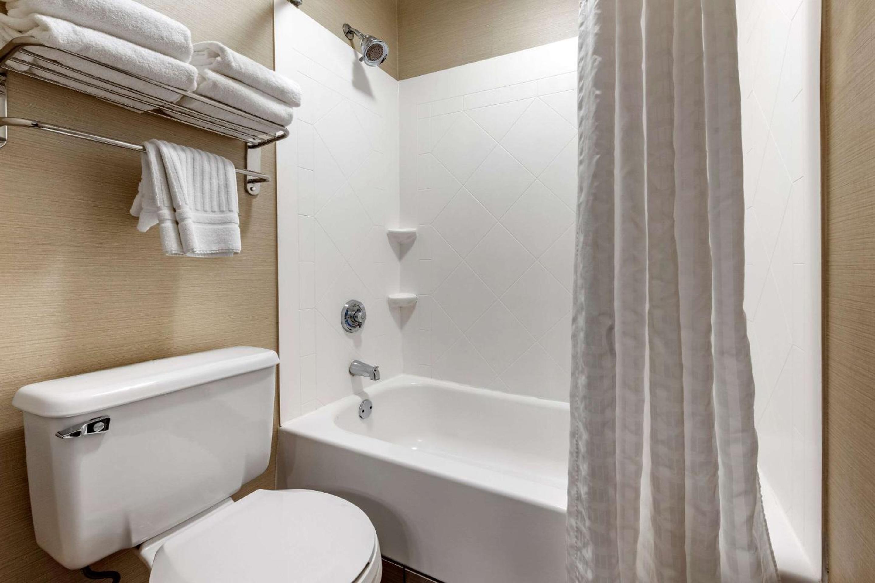 Double Room with Two Double Beds - Non-Smoking - Photo 4