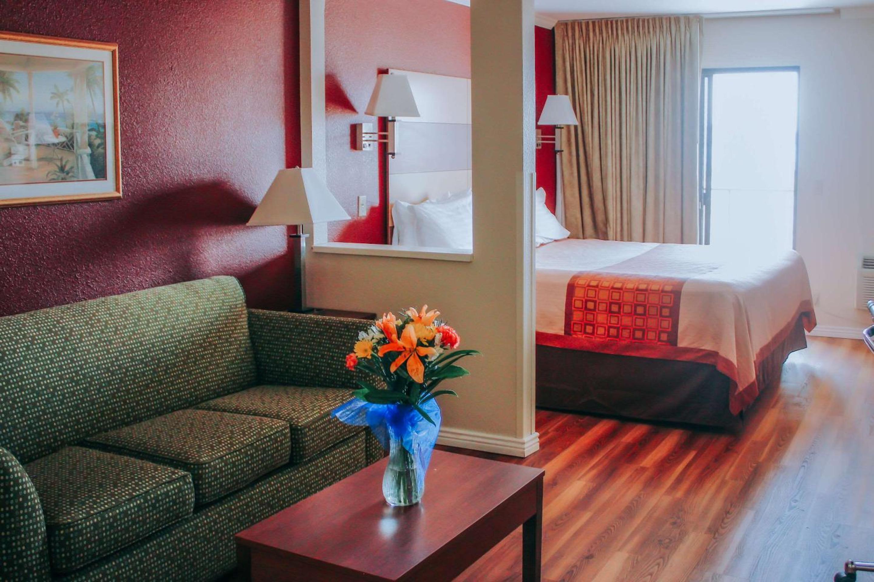 King Suite - Lake View - Photo 1
