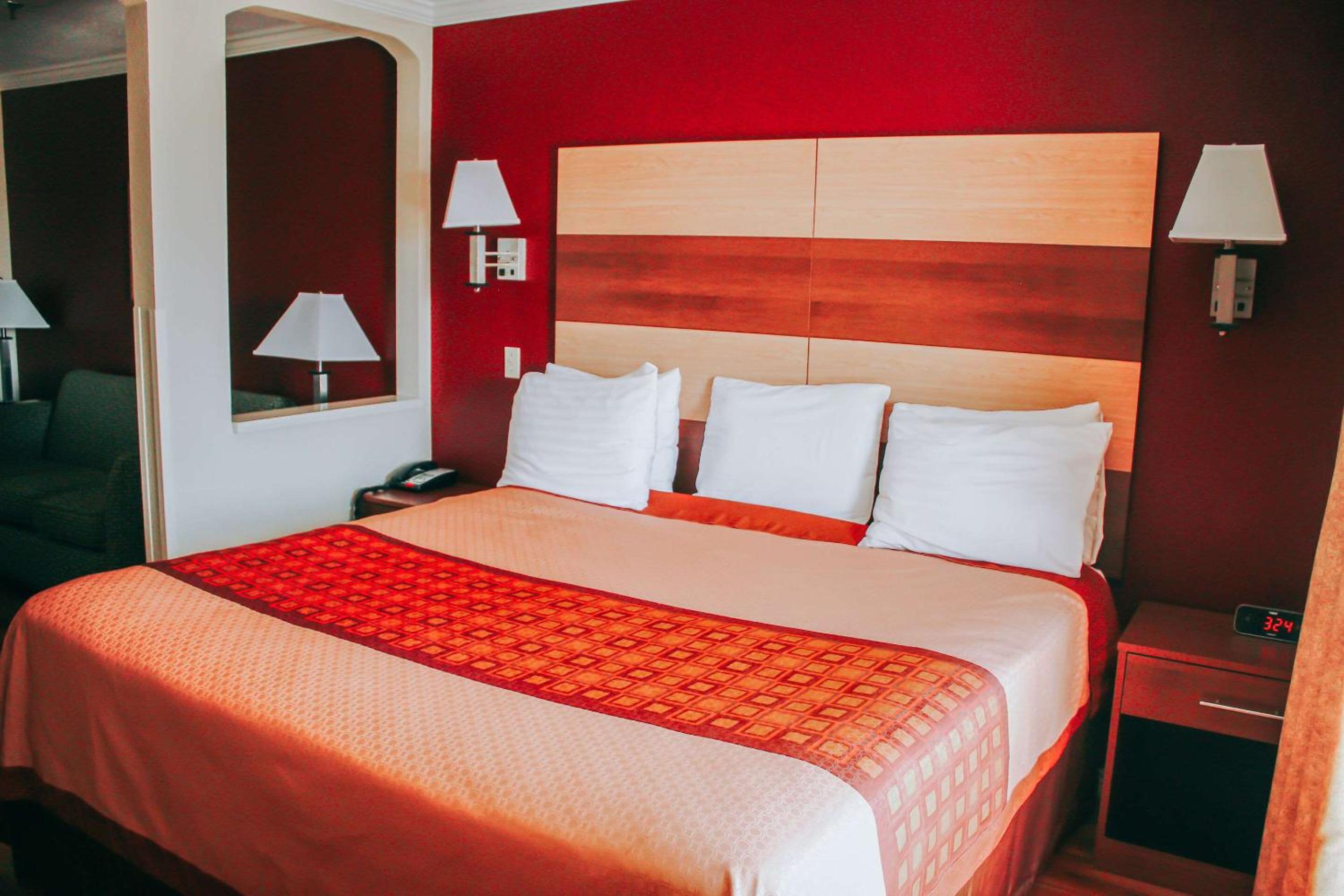 King Suite - Lake View - Photo 5