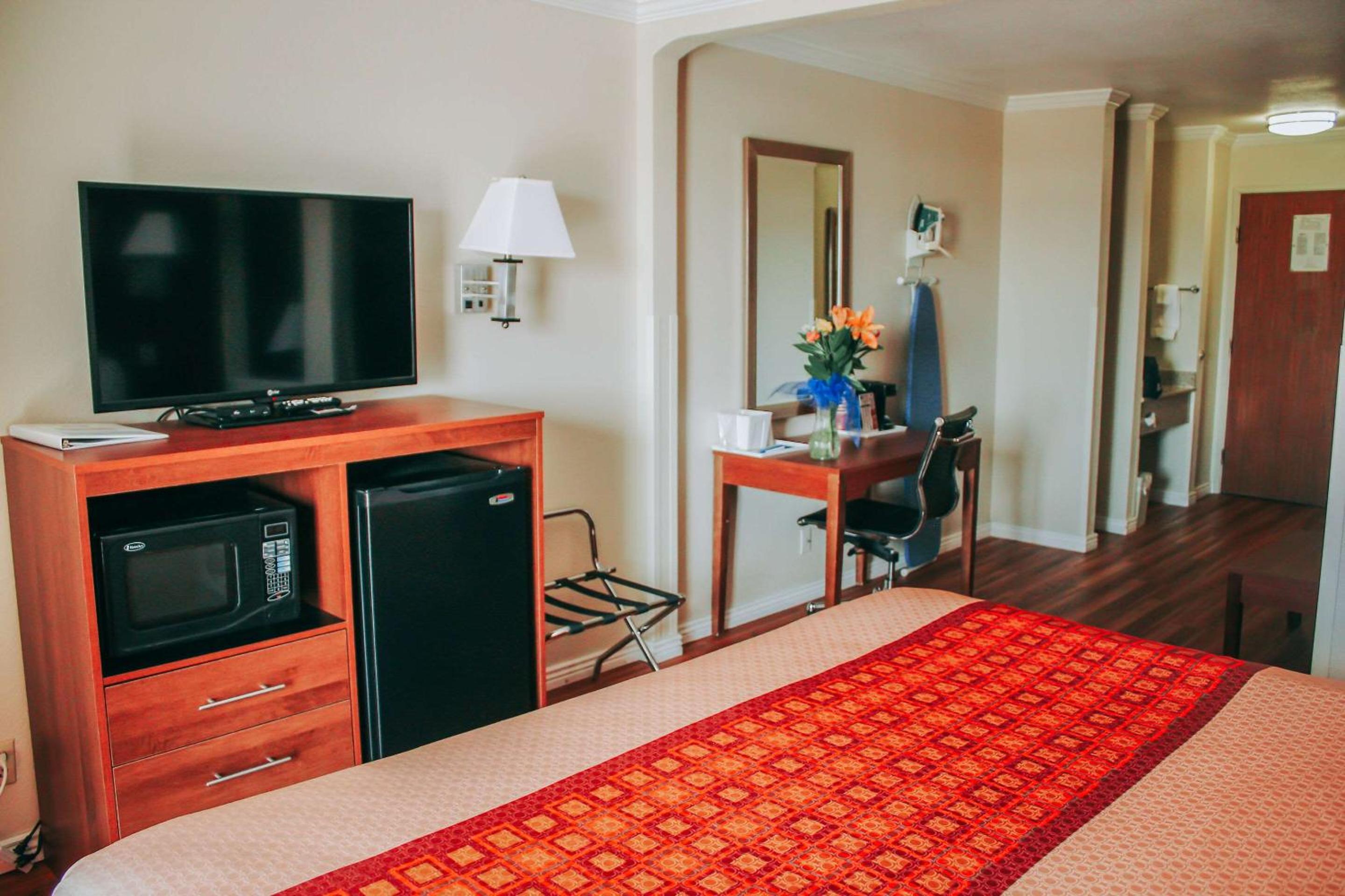 King Suite - Lake View - Photo 6