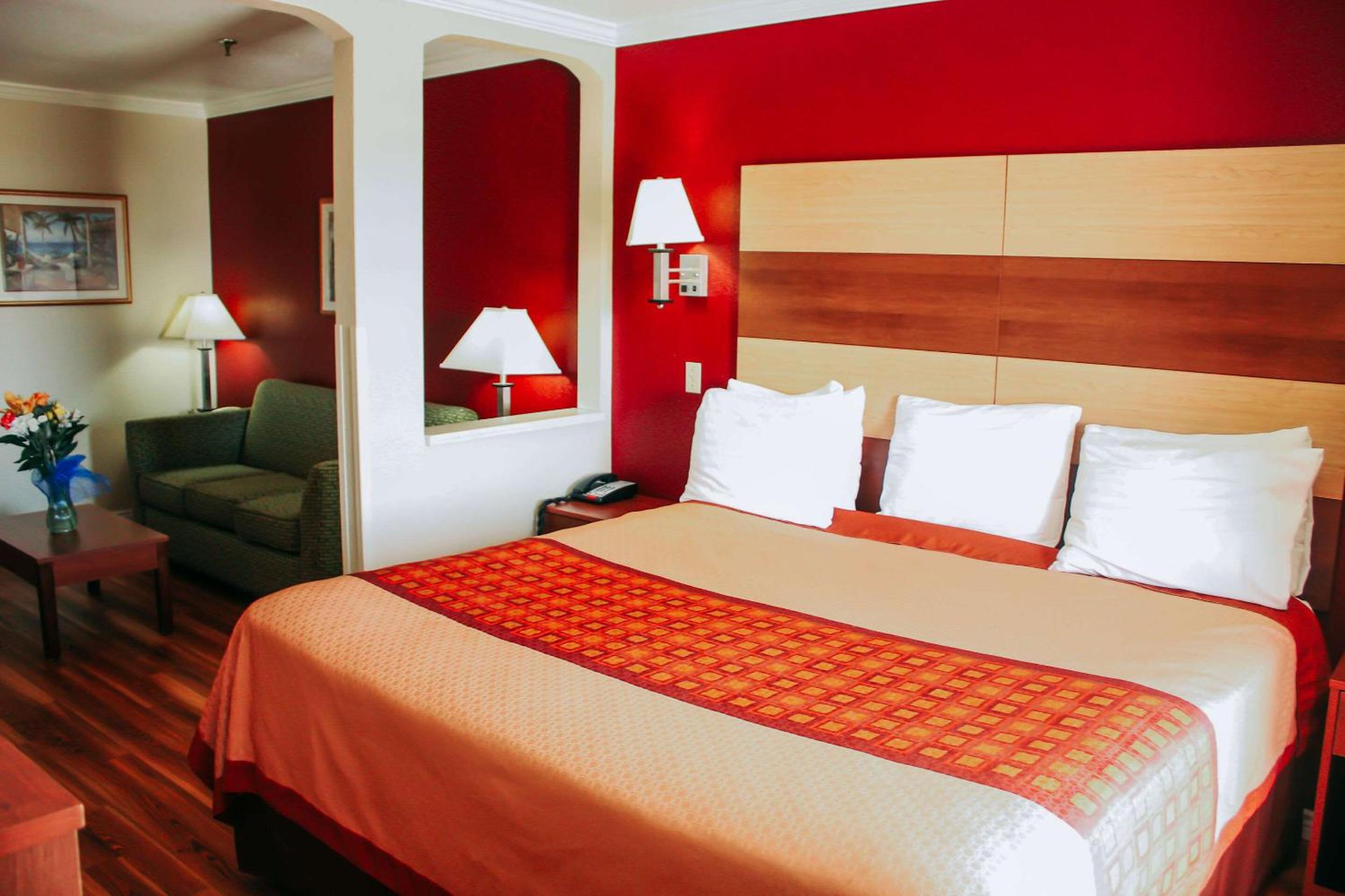 King Suite - Lake View - Photo 7