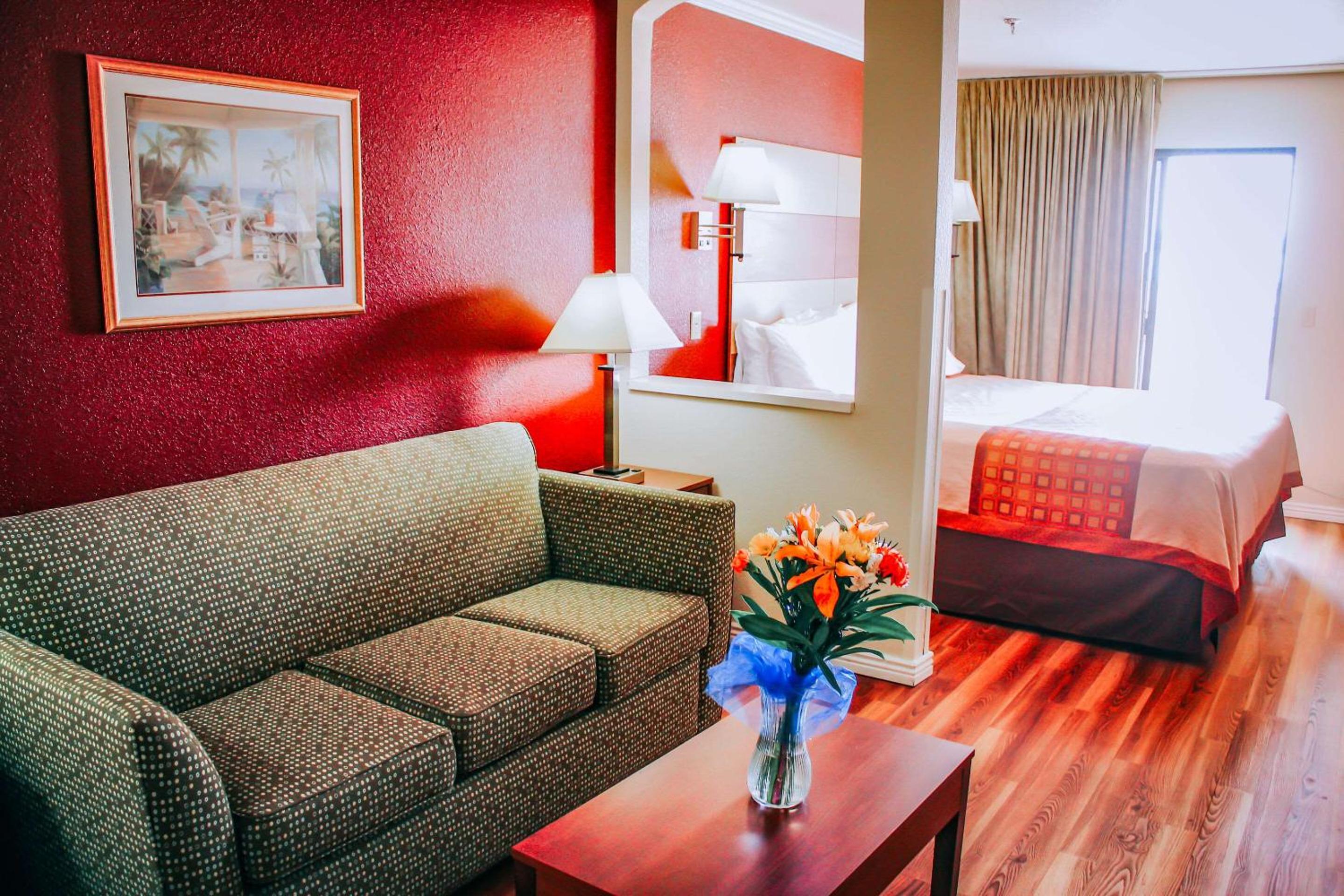 King Suite - Lake View - Photo 9