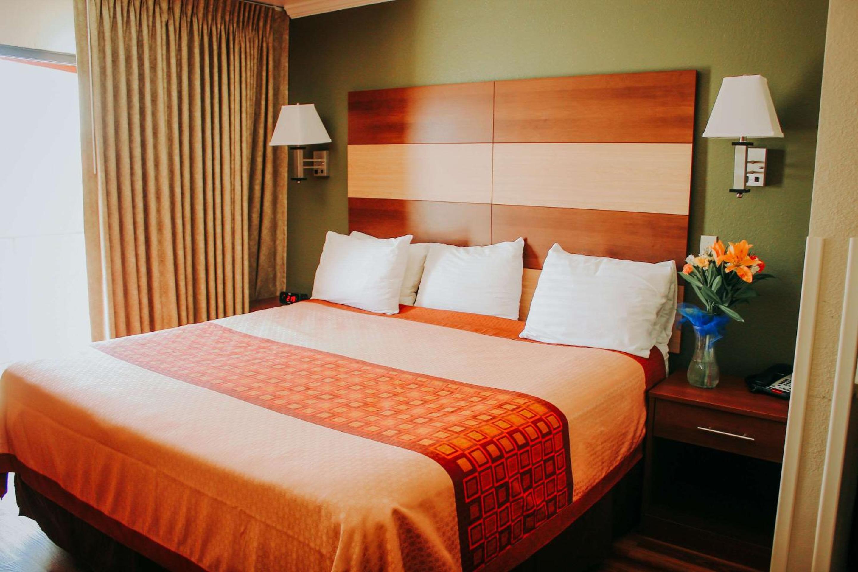 Executive King Suite - Photo 10