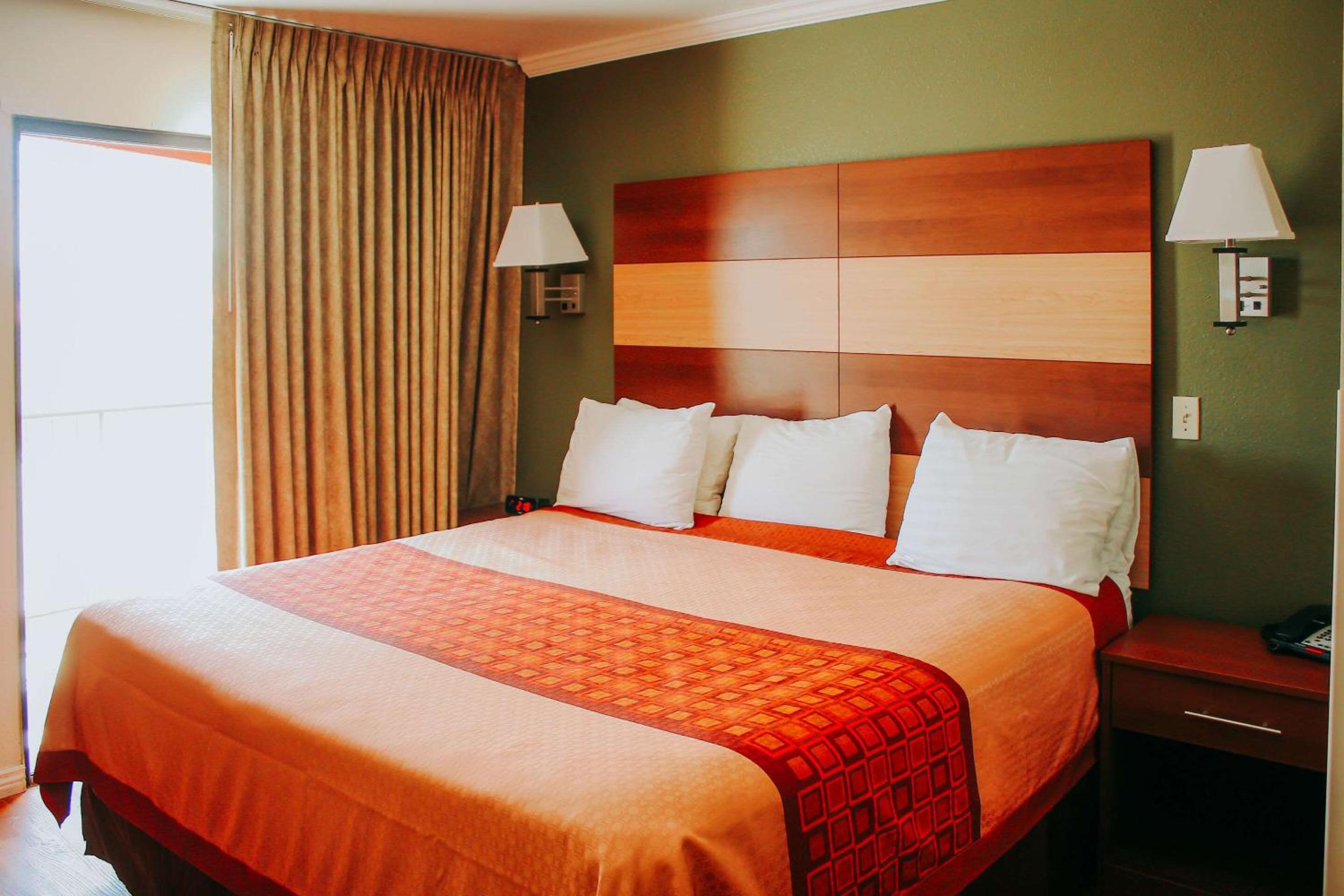 Executive King Suite - Photo 11