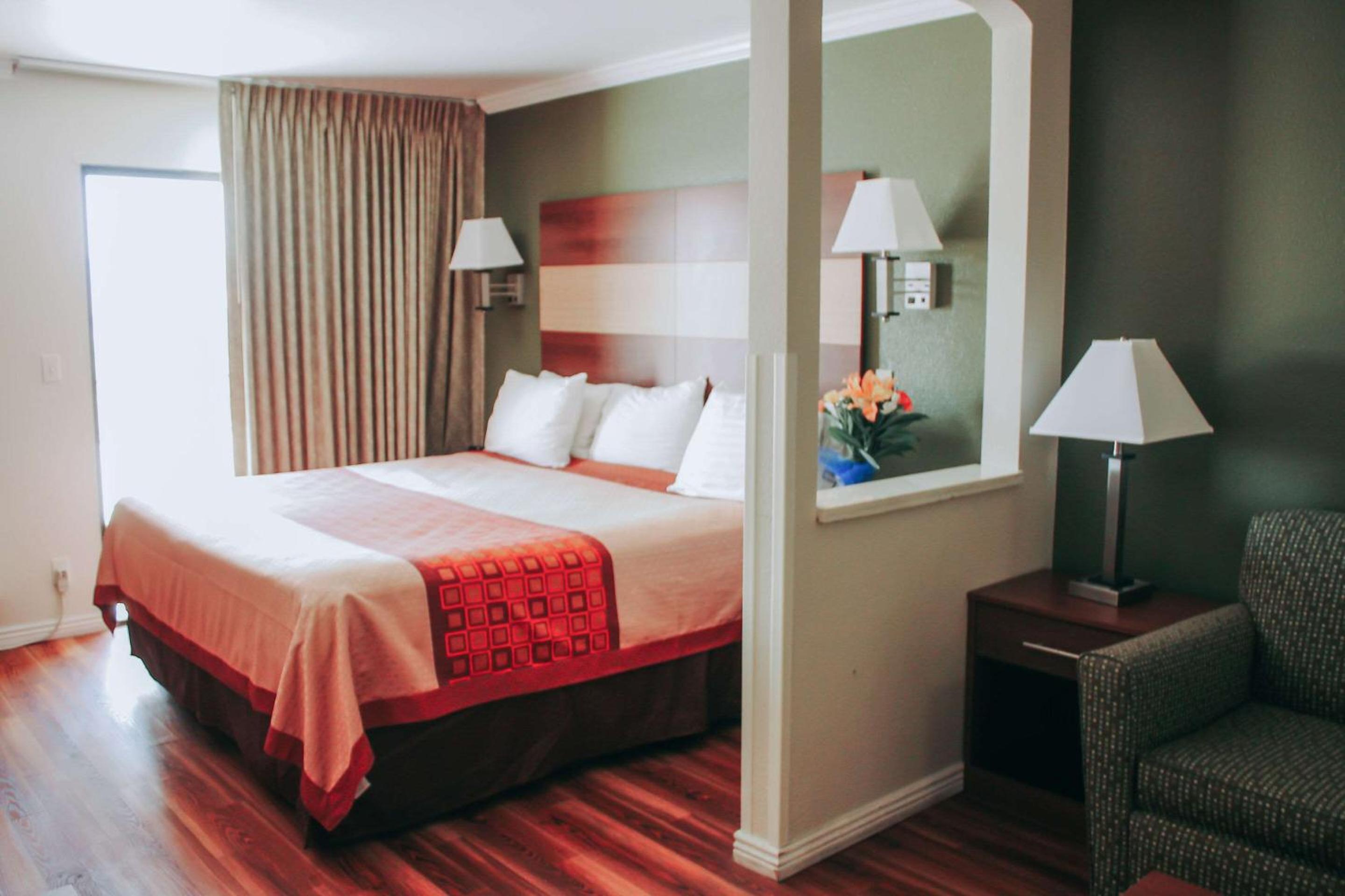 King Suite - Lake View - Photo 12