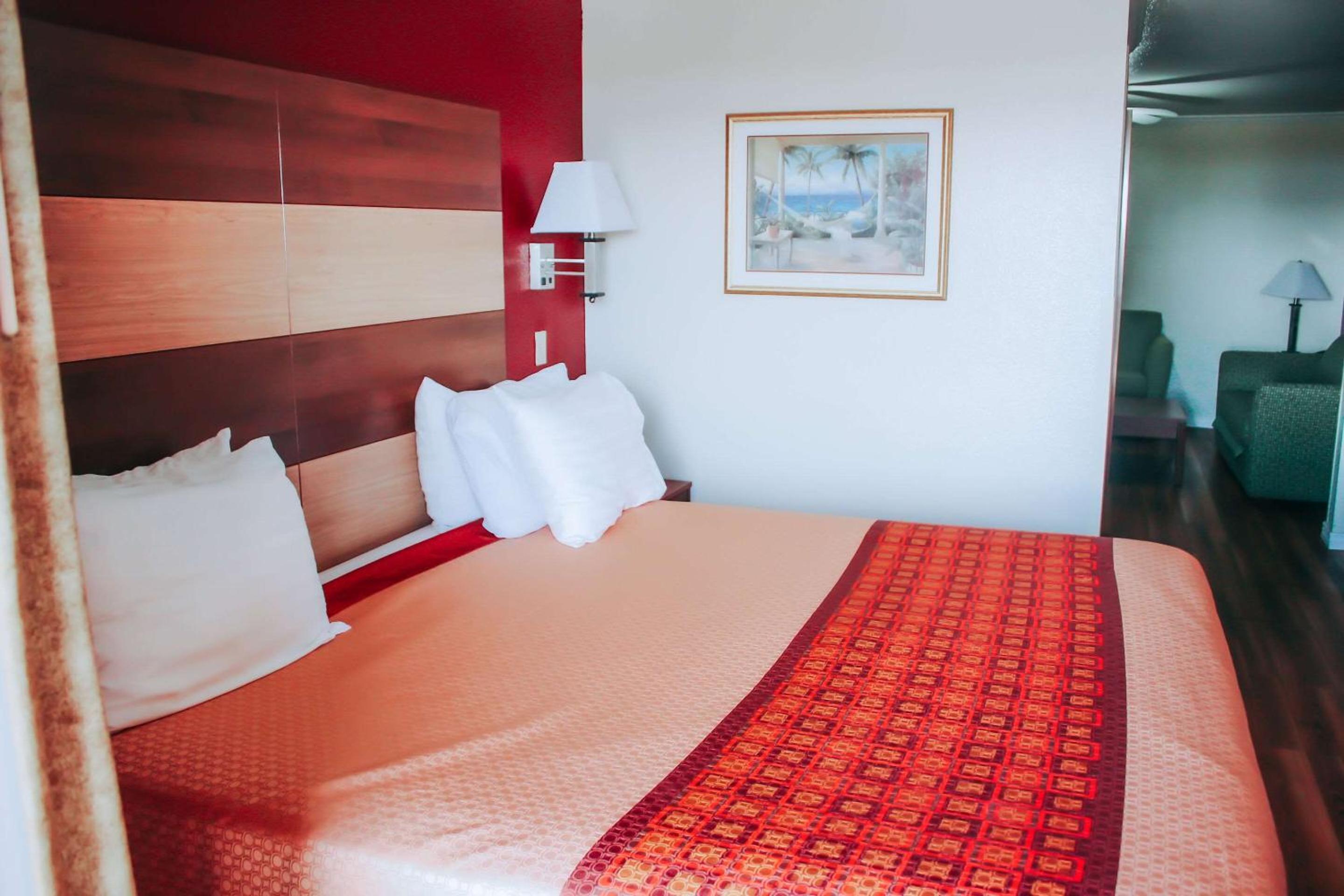 Executive King Suite - Photo 12