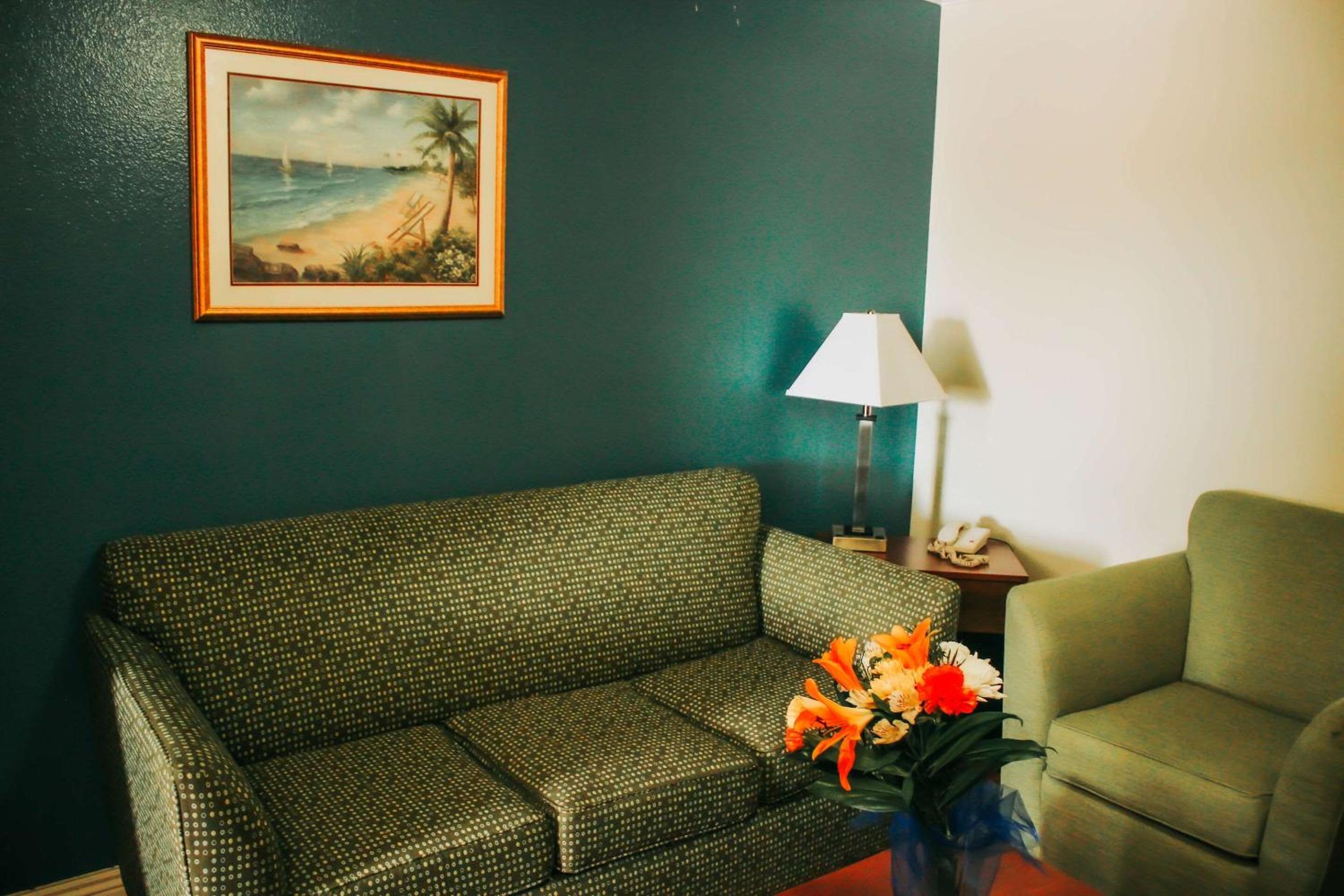 Executive King Suite - Photo 15