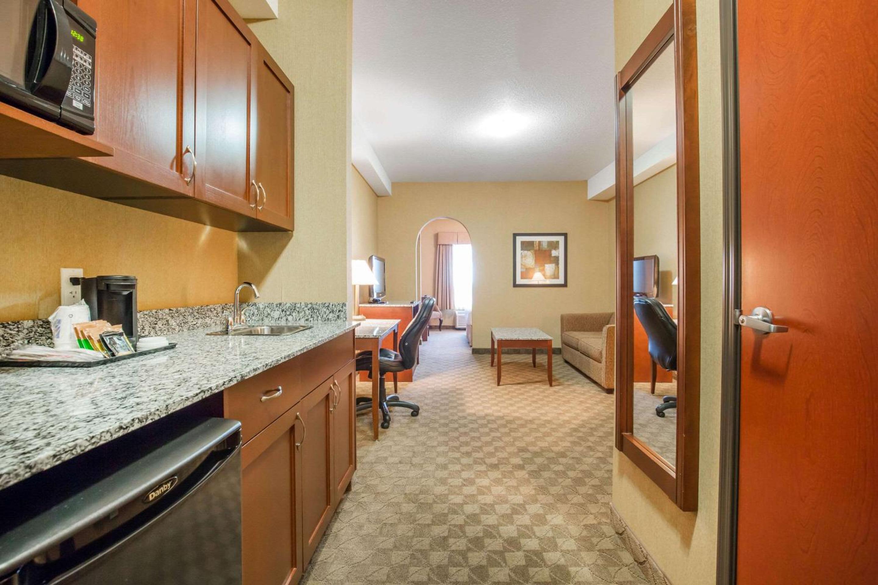 Executive King Suite - Photo 1