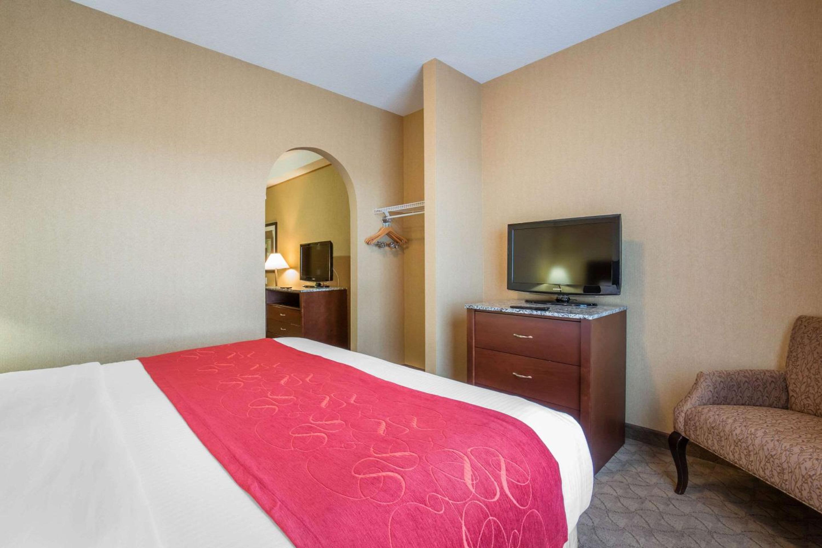 Executive King Suite - Photo 4