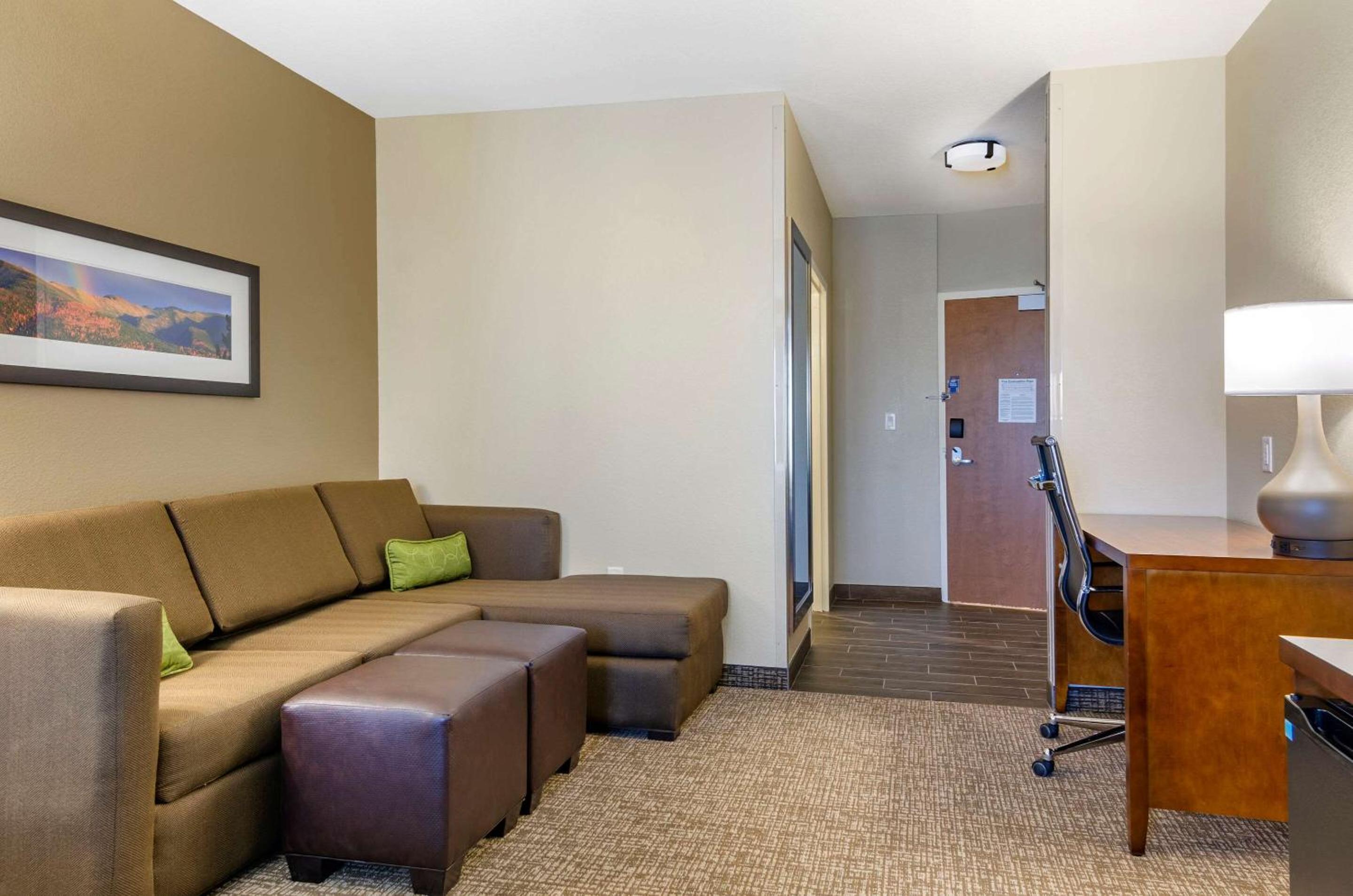 Suite with Two Queen Beds - Photo 2