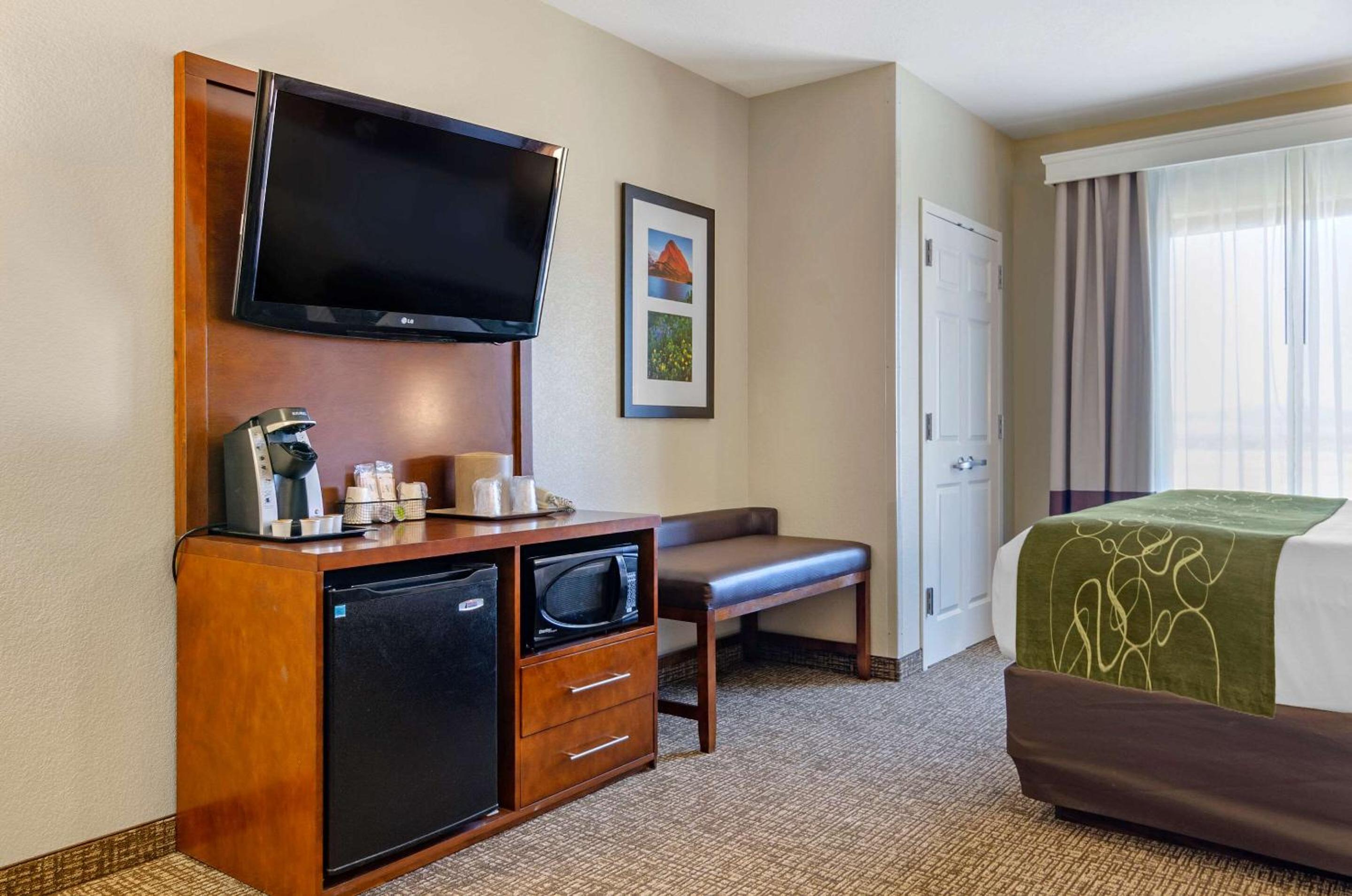 Suite with Two Queen Beds - Photo 5