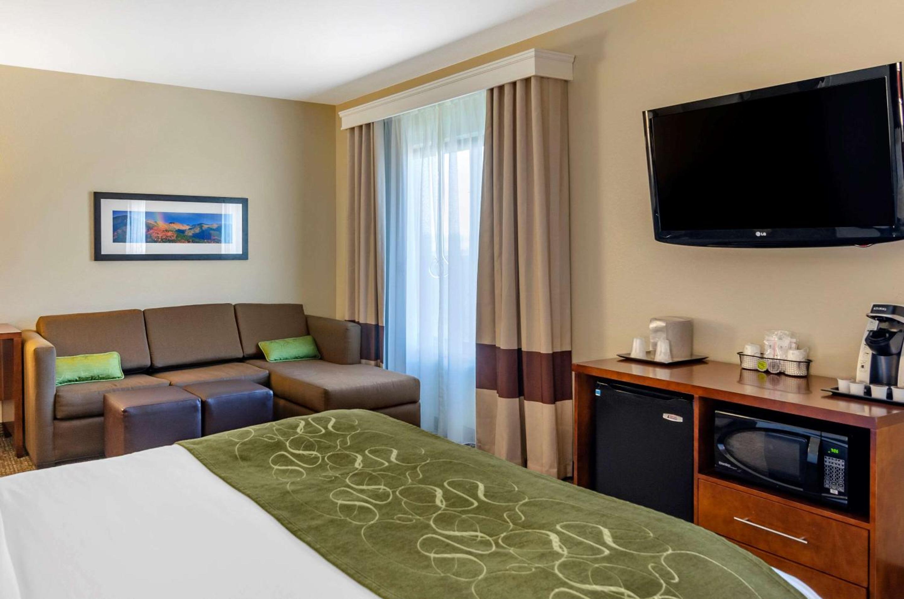 Suite with Two Queen Beds - Photo 1