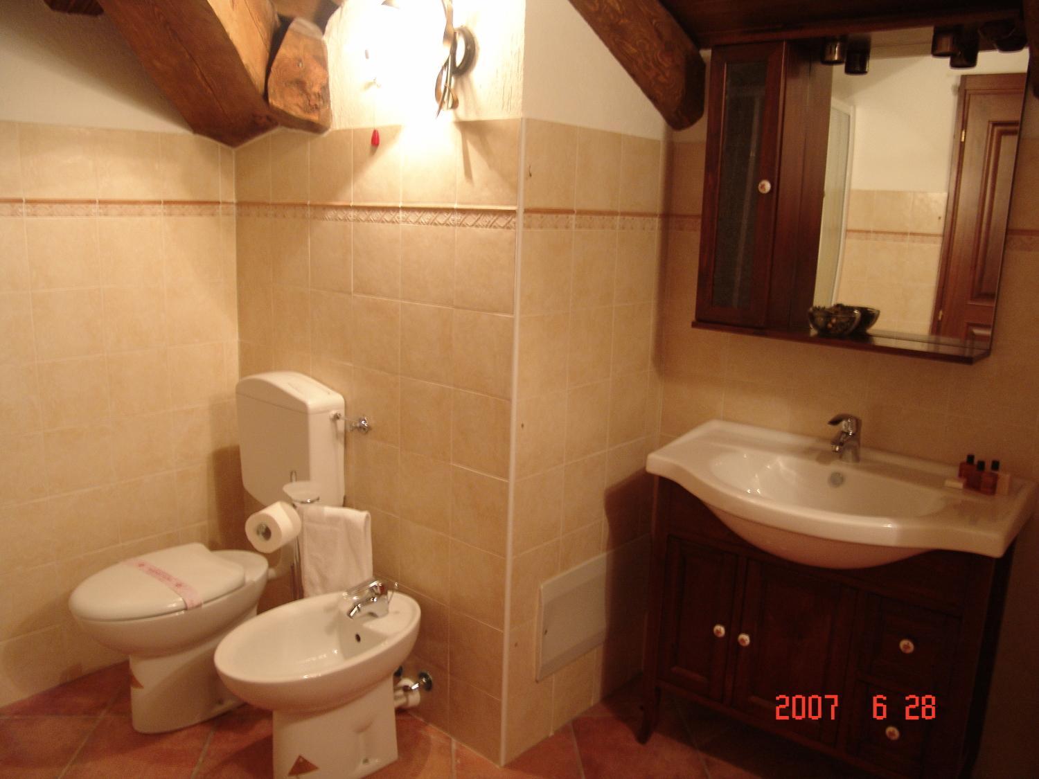 One-Bedroom Apartment - Photo 2