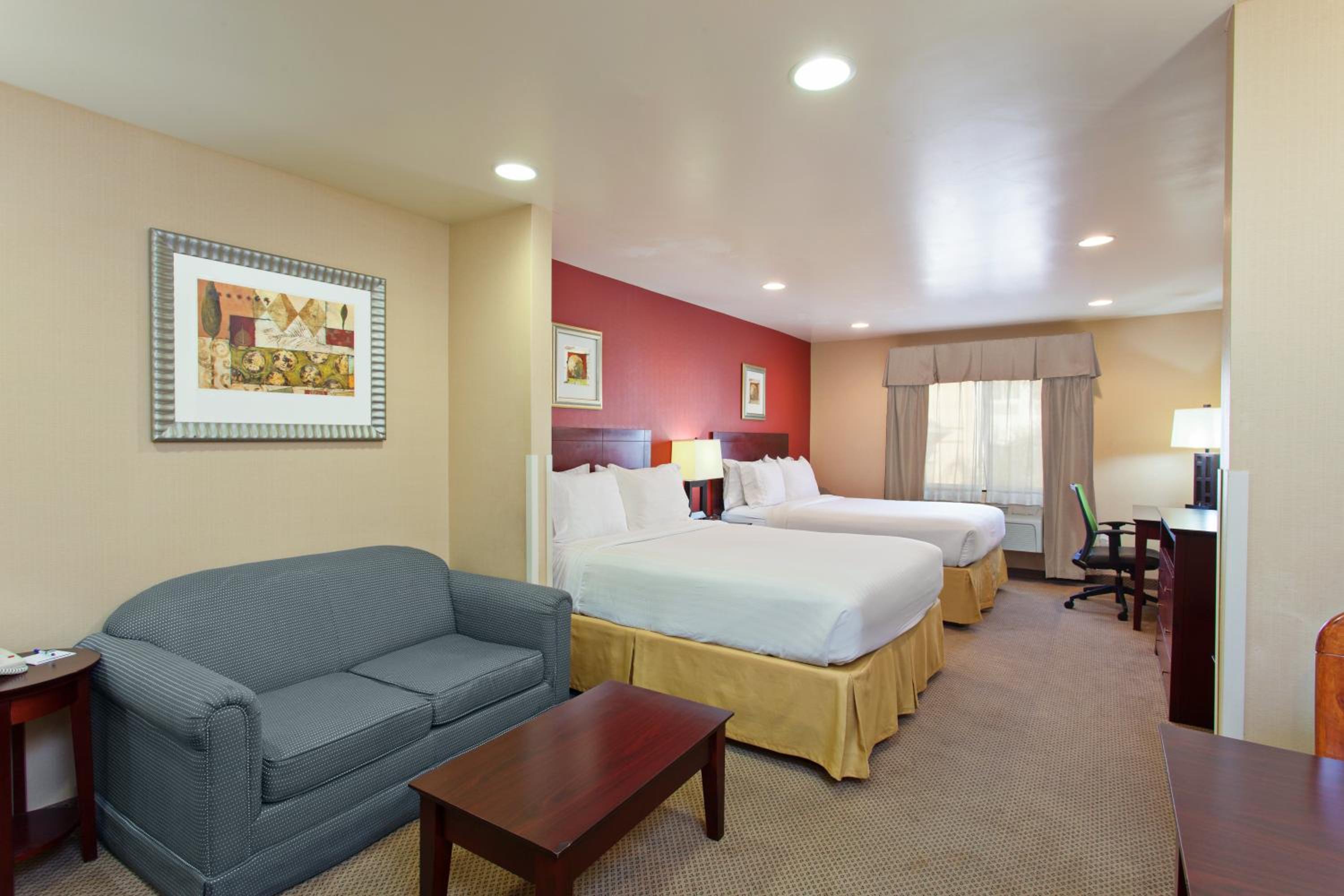 Queen Suite with Two Queen Beds - Photo 1